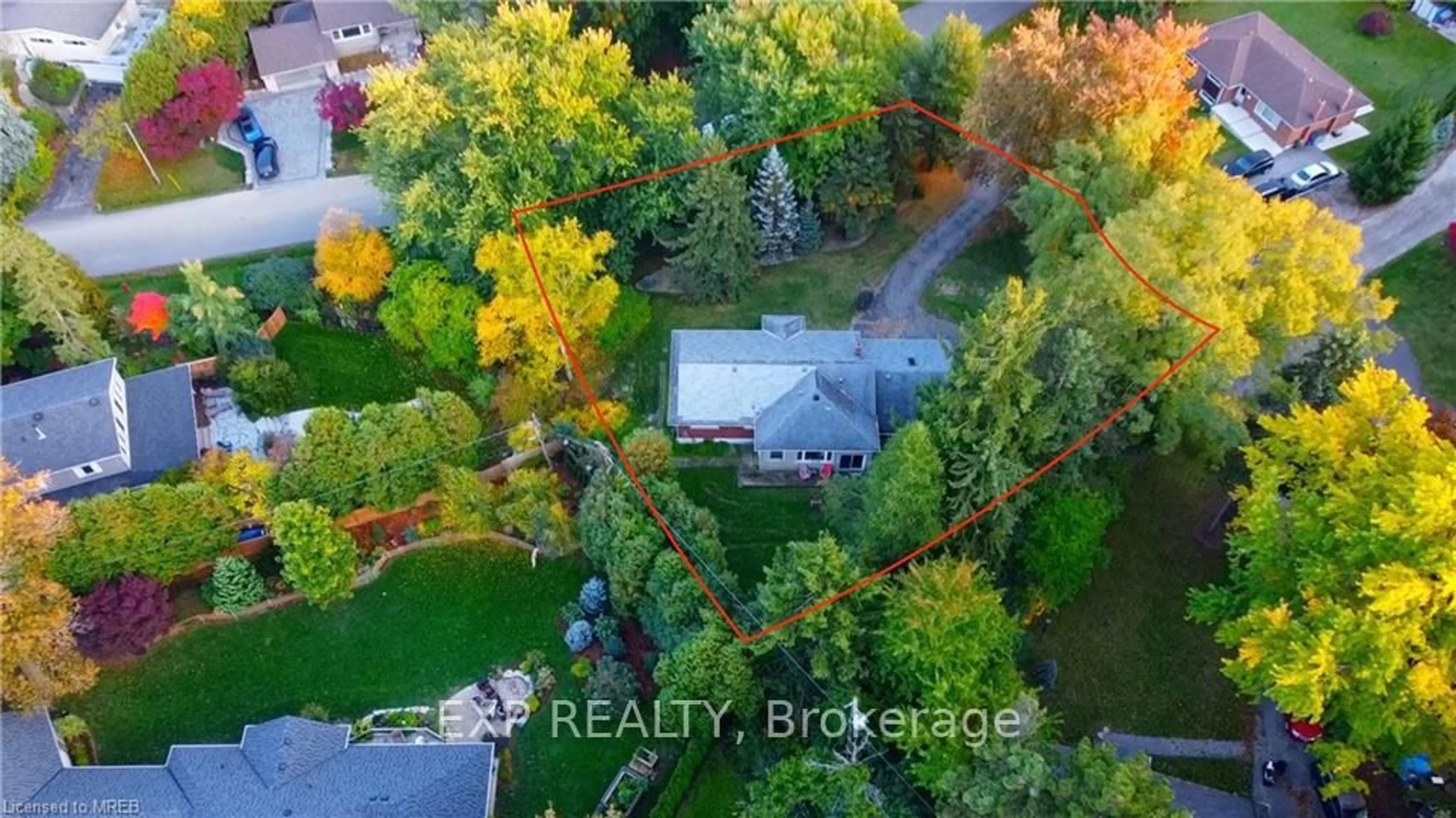 A pic from outside/outdoor area/front of a property/back of a property/a pic from drone, water/lake/river/ocean view for 376 Philip Pl #B, Hamilton Ontario L9G 3G8