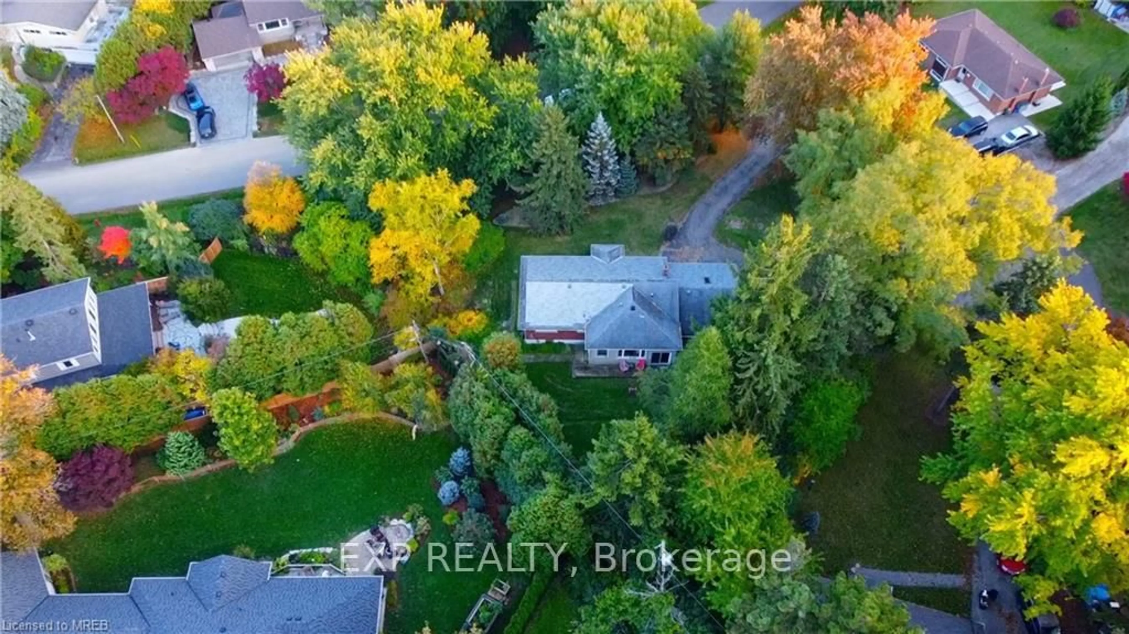 A pic from outside/outdoor area/front of a property/back of a property/a pic from drone, water/lake/river/ocean view for 376 Philip Pl #B, Hamilton Ontario L9G 3G8