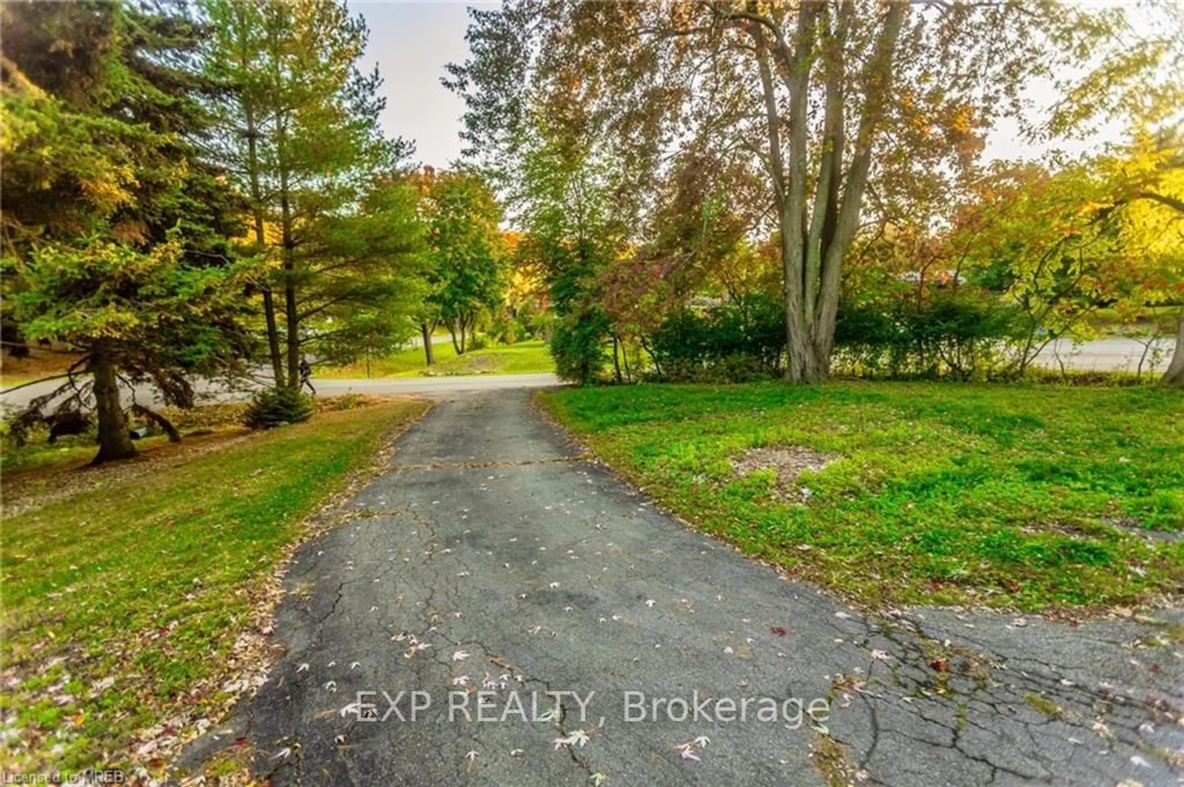 A pic from outside/outdoor area/front of a property/back of a property/a pic from drone, unknown for 376 Philip Pl #A, Hamilton Ontario L9G 3G8