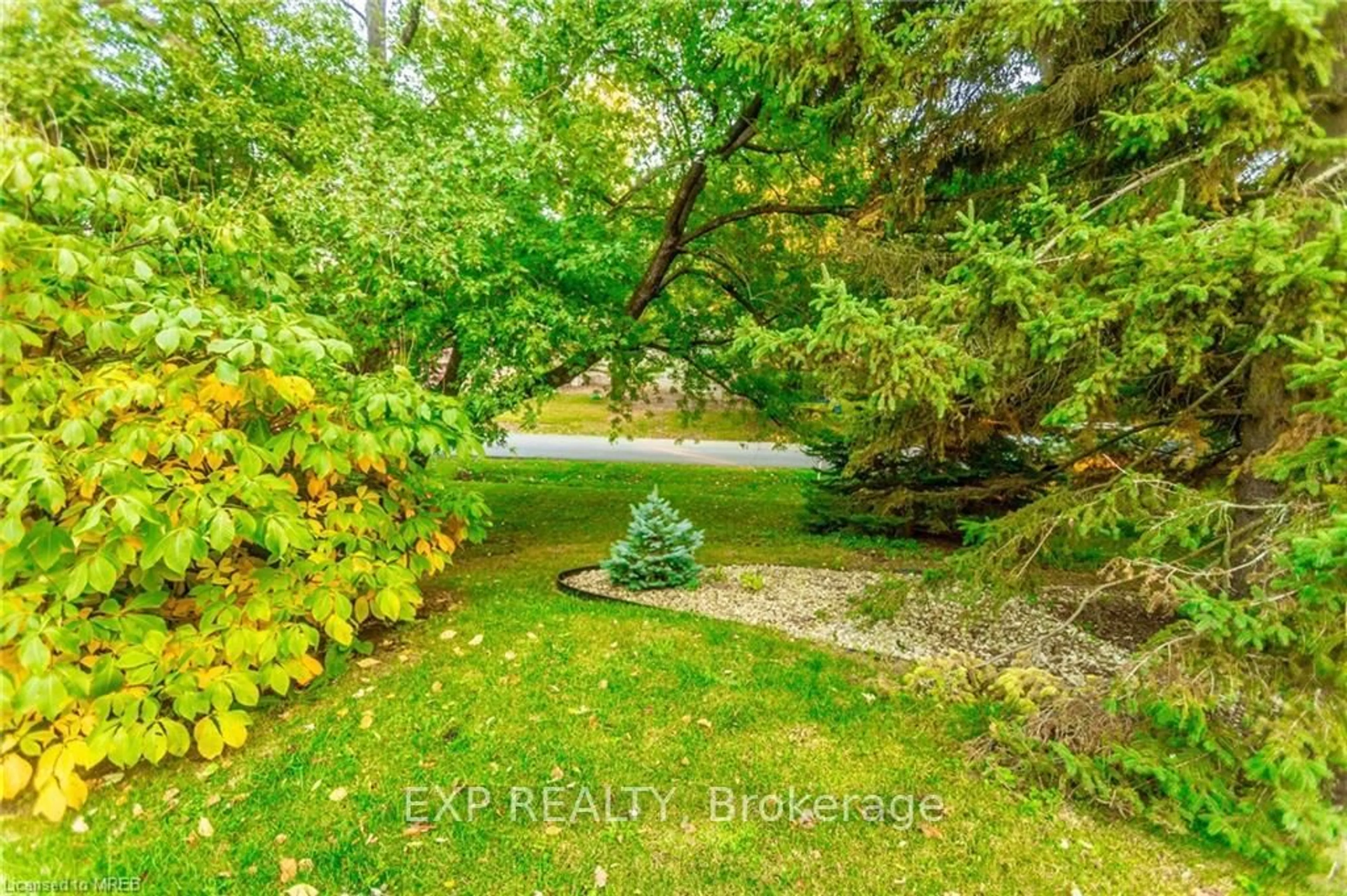 Patio, forest/trees view for 376 Philip Pl #A, Hamilton Ontario L9G 3G8