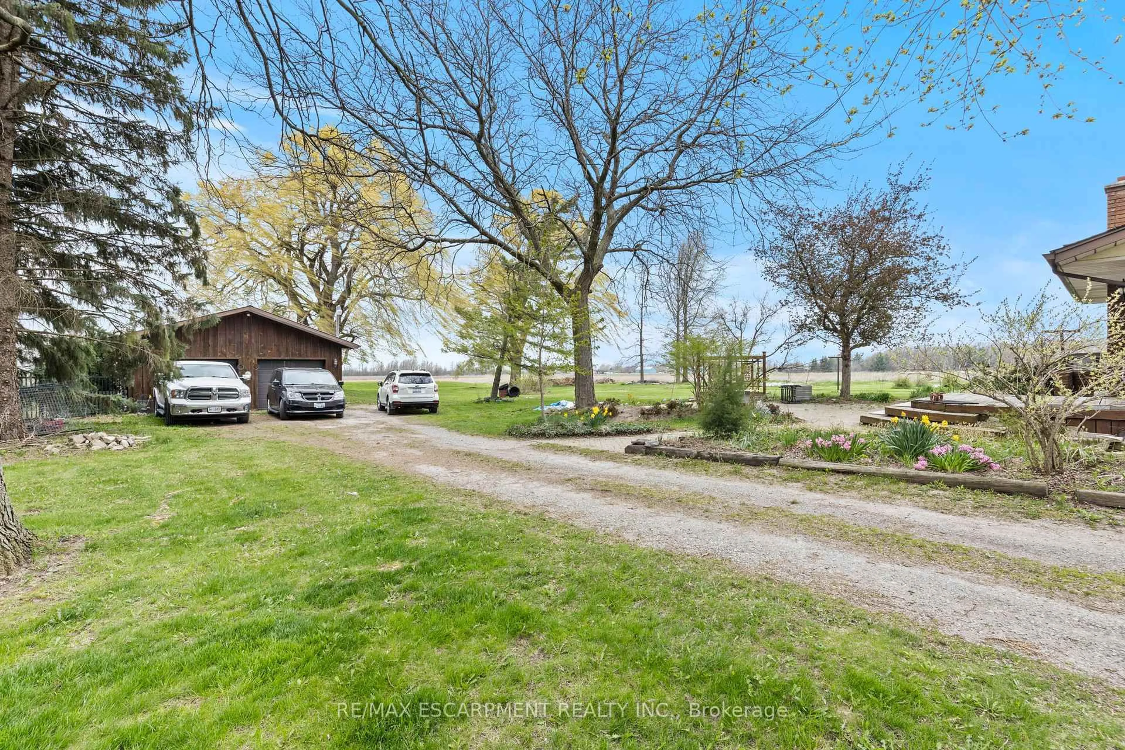 A pic from outside/outdoor area/front of a property/back of a property/a pic from drone, water/lake/river/ocean view for 488 Townline Rd, Niagara-on-the-Lake Ontario L0S 1J0
