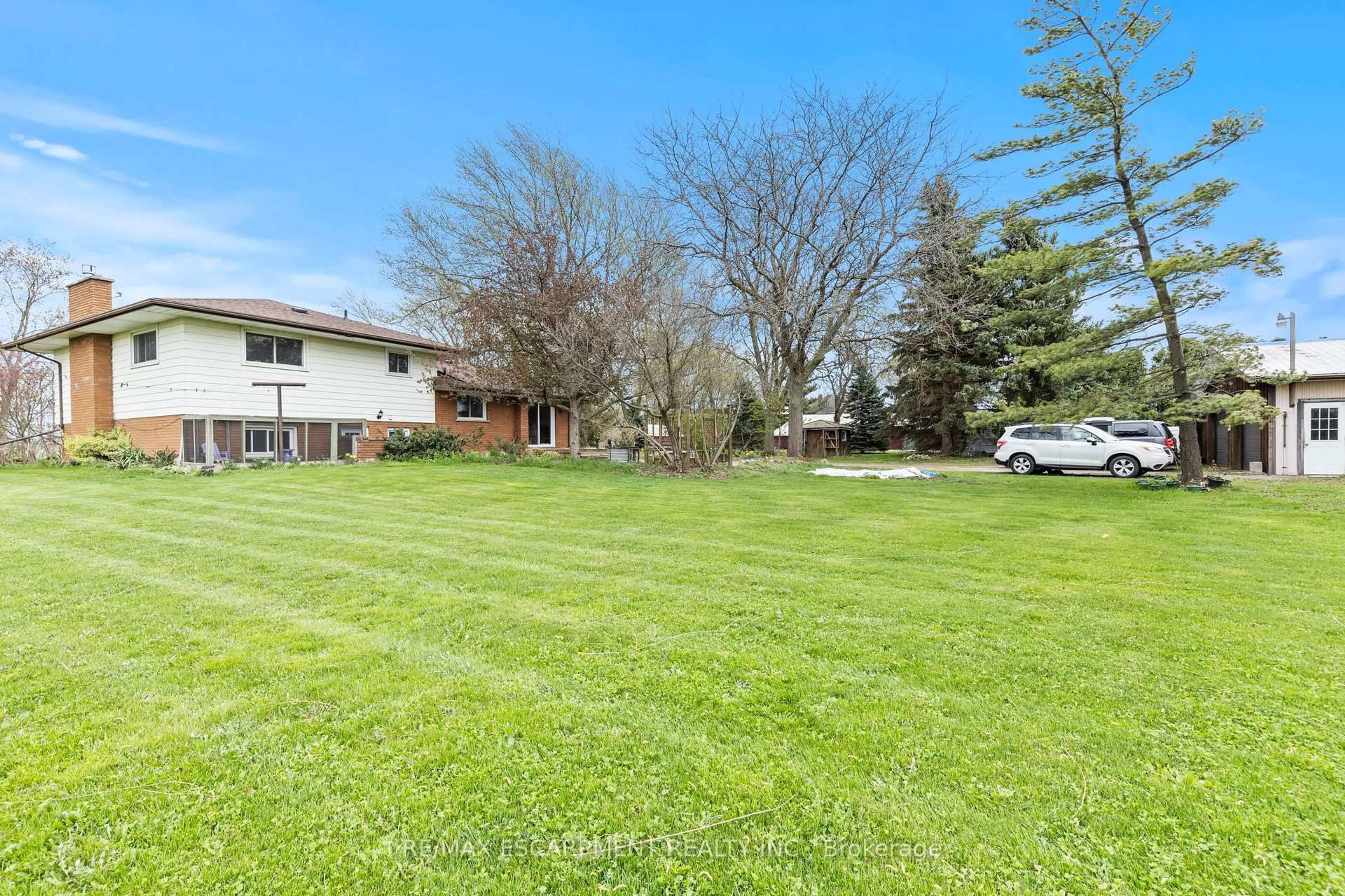 A pic from outside/outdoor area/front of a property/back of a property/a pic from drone, water/lake/river/ocean view for 488 Townline Rd, Niagara-on-the-Lake Ontario L0S 1J0