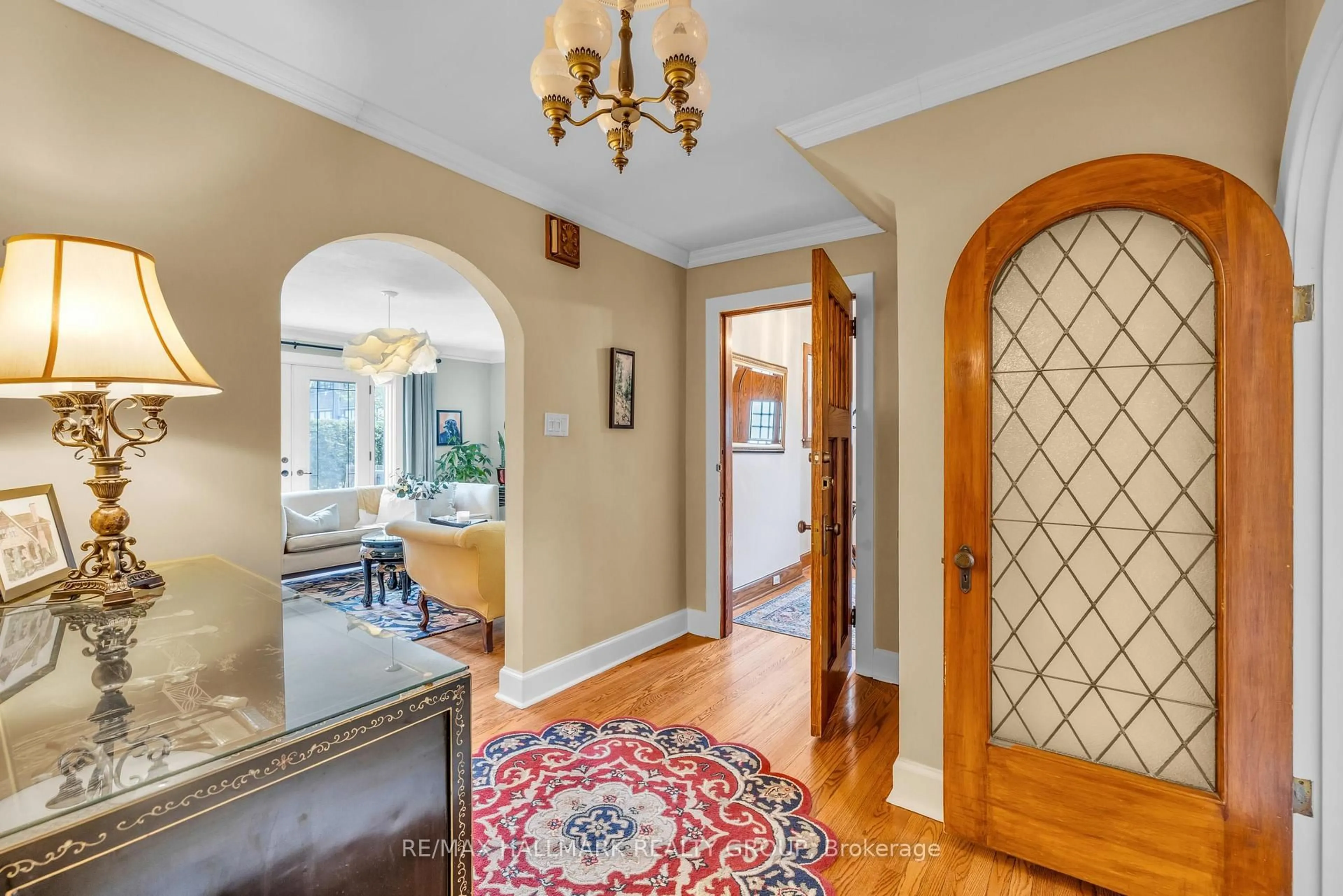 Indoor entryway for 1 Iona St, Ottawa Ontario K1Y 3L6