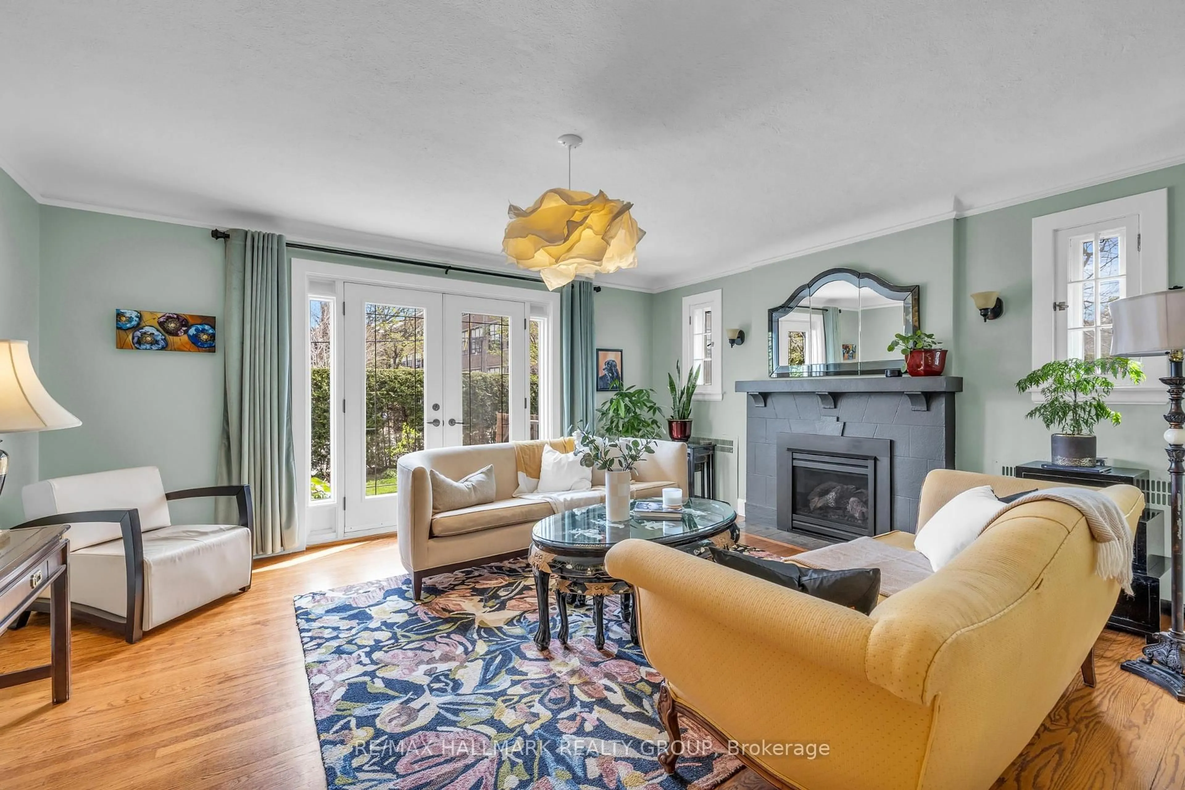 Living room with furniture, unknown for 1 Iona St, Ottawa Ontario K1Y 3L6