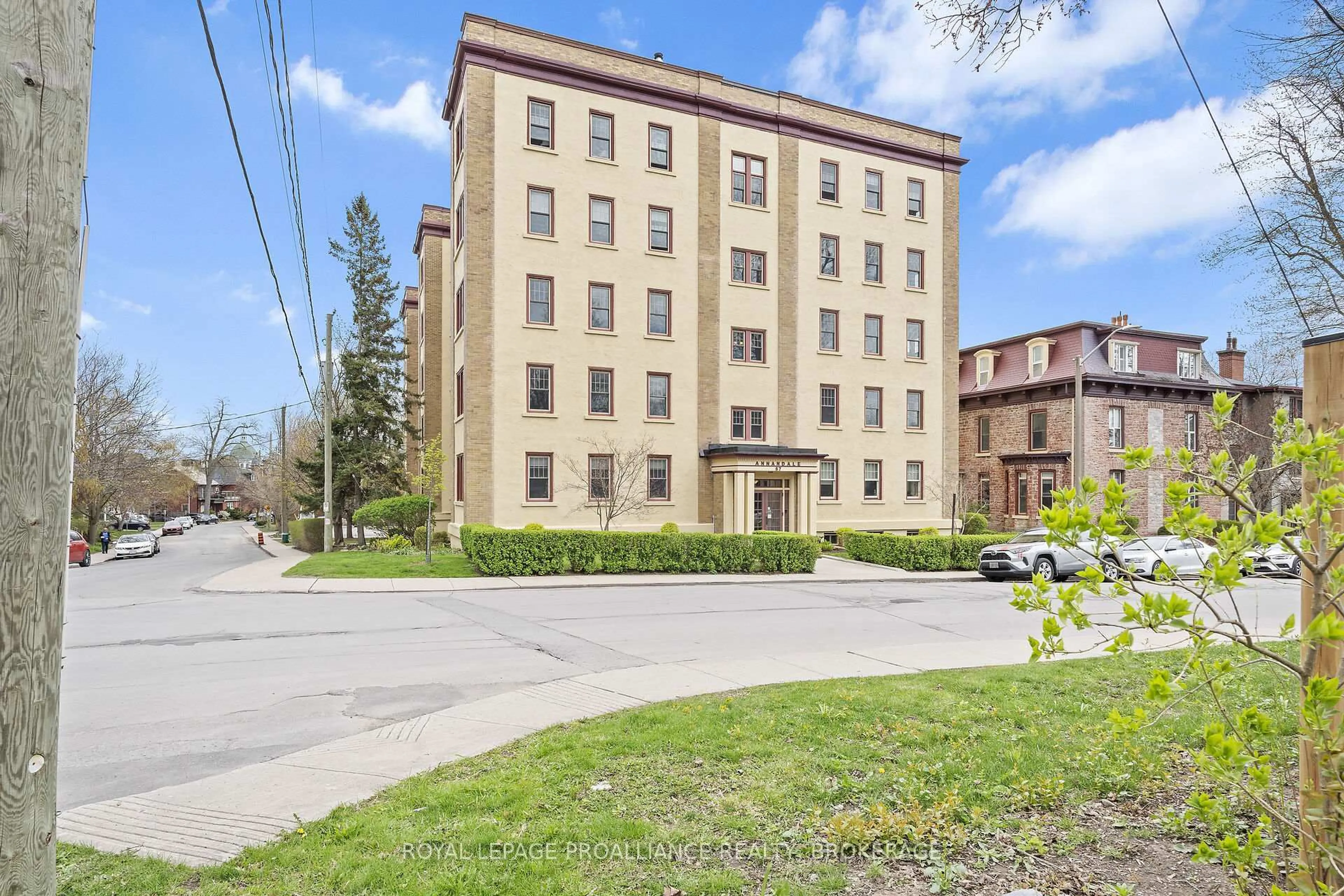 Patio, building for 67 Sydenham St #20, Kingston Ontario K7L 3H2