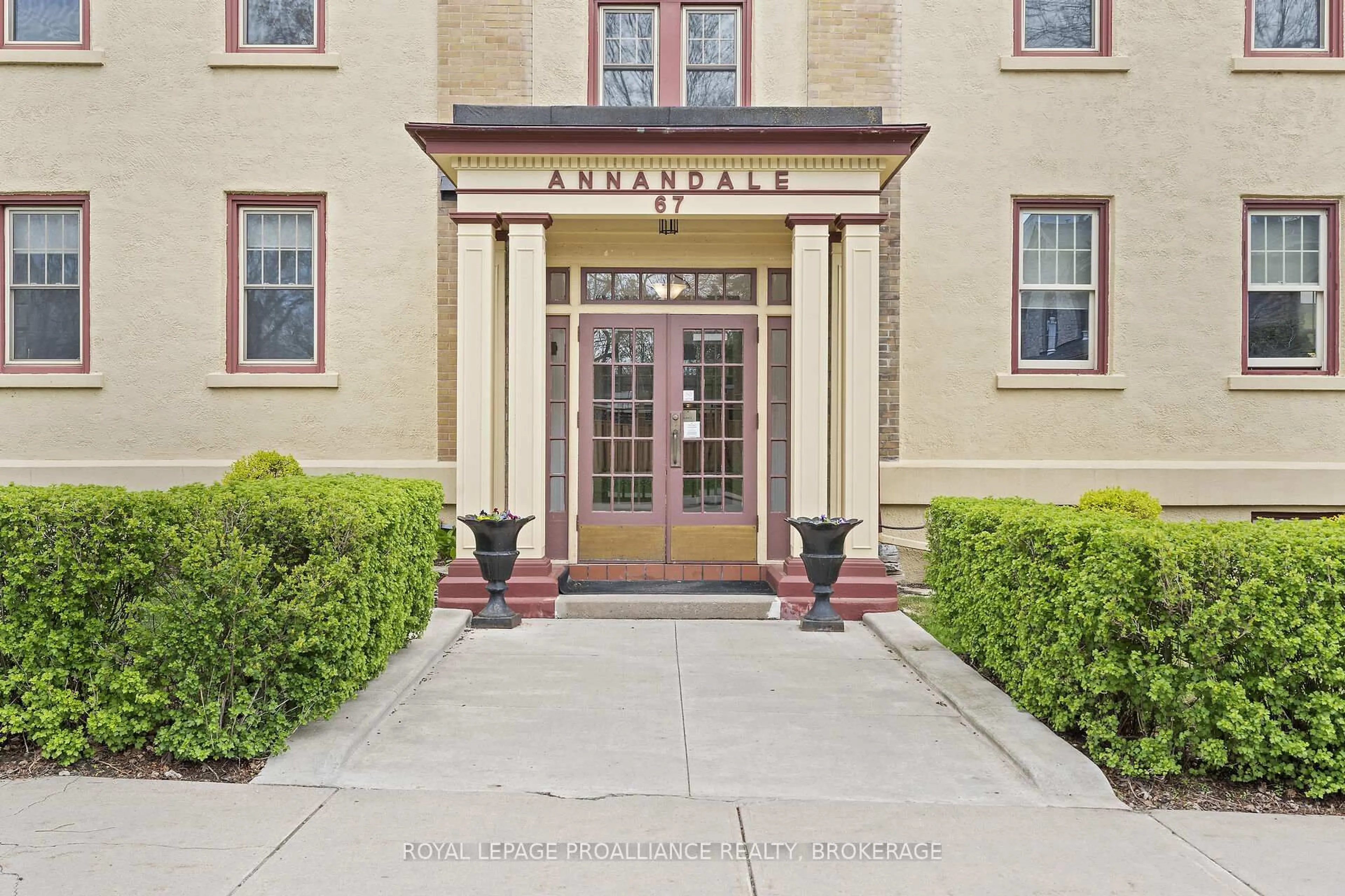 Indoor foyer for 67 Sydenham St #20, Kingston Ontario K7L 3H2