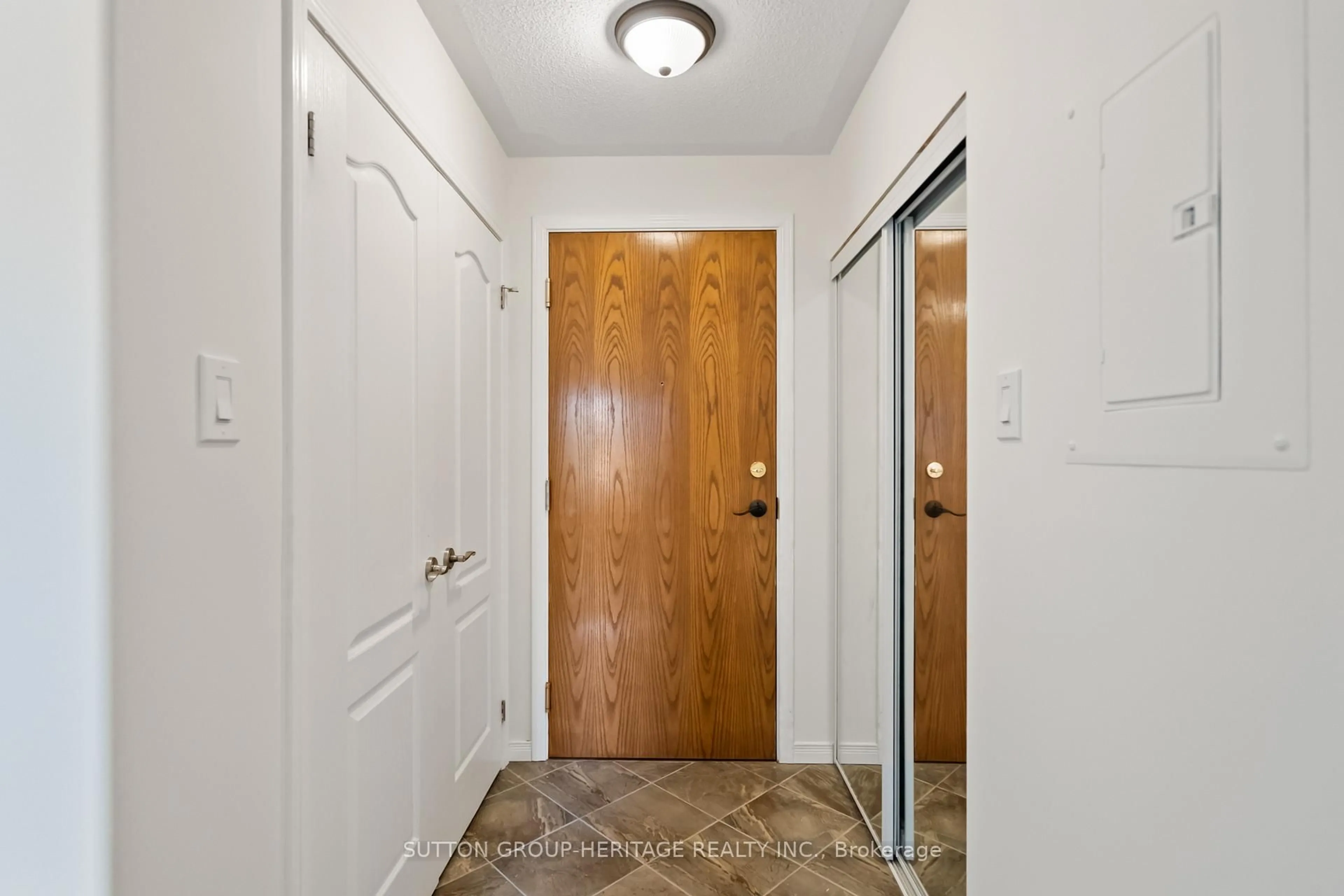 Indoor entryway for 312 Spillsbury Dr #107, Peterborough West Ontario K9K 0B6