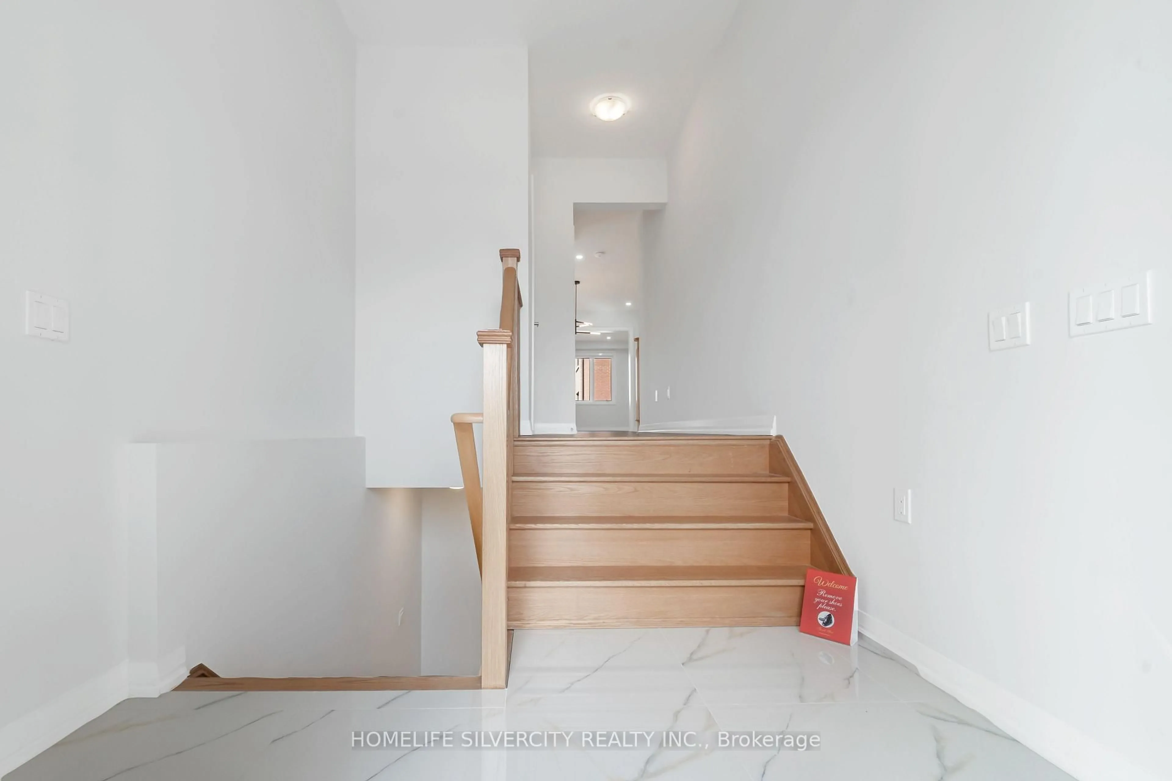 Stairs for 1427 Upper Thames Dr, Woodstock Ontario N4T 0H2