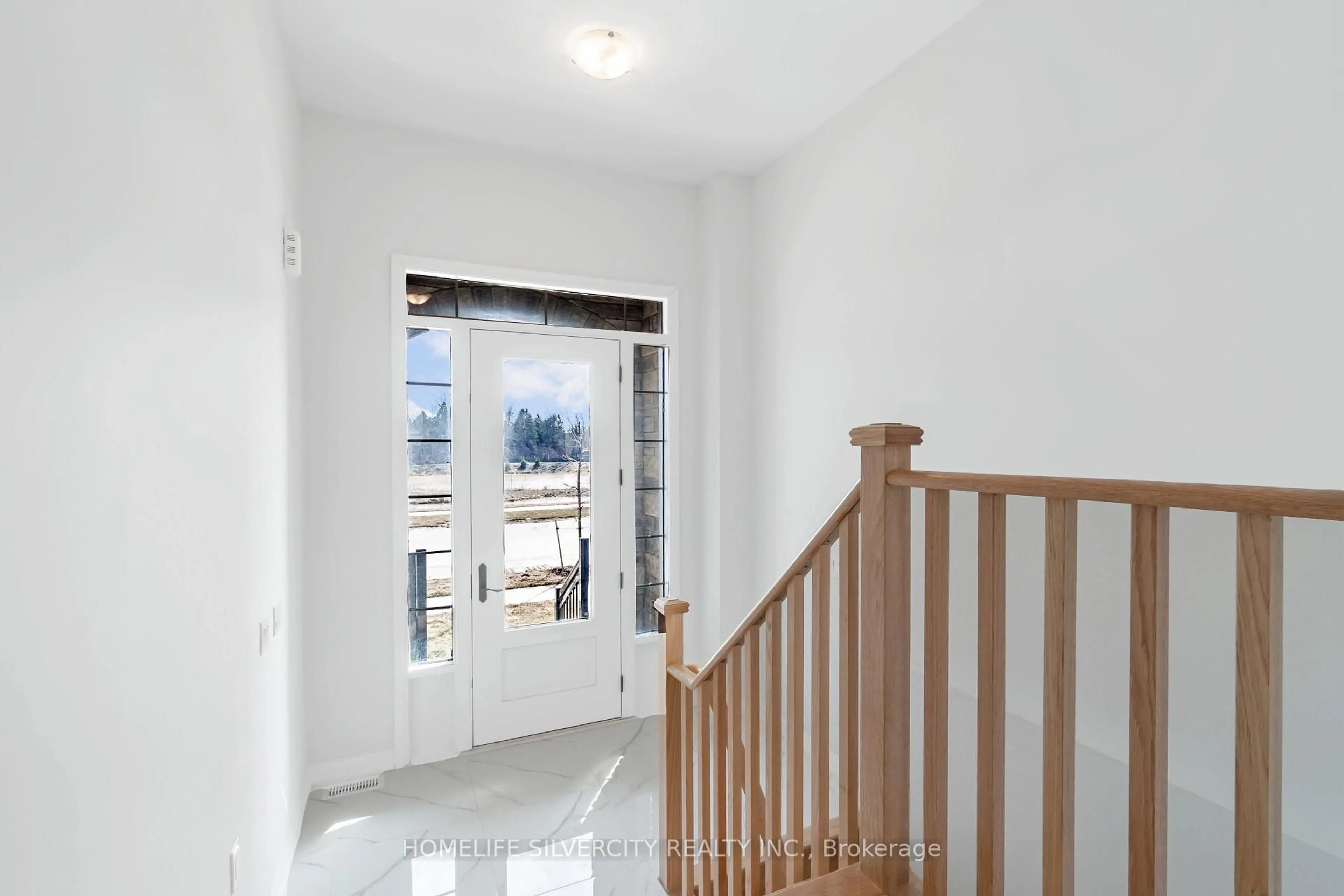 Indoor entryway for 1427 Upper Thames Dr, Woodstock Ontario N4T 0H2