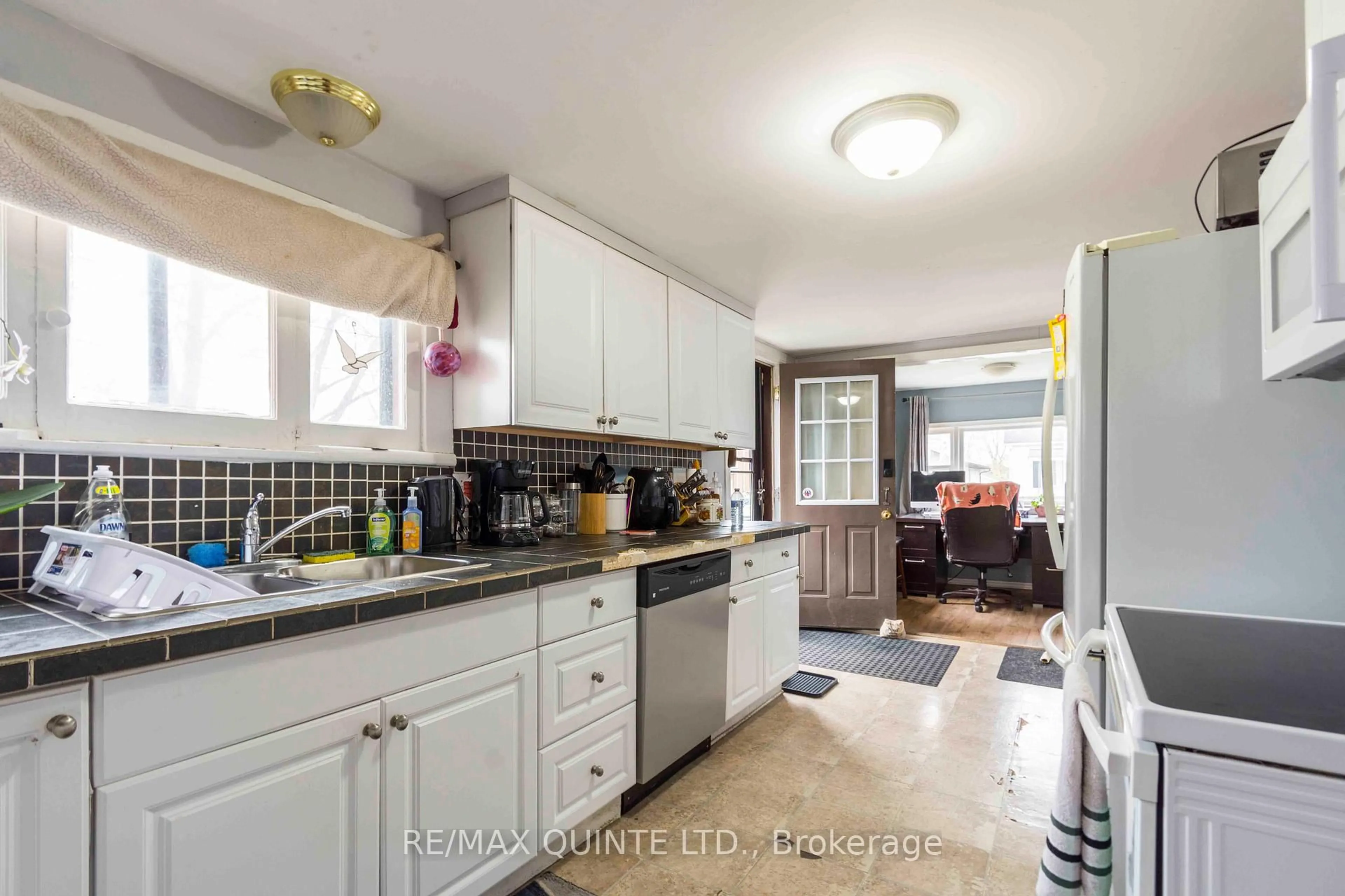 Open concept kitchen, ceramic/tile floor for 20 Mccann St, Quinte West Ontario K8V 1W1
