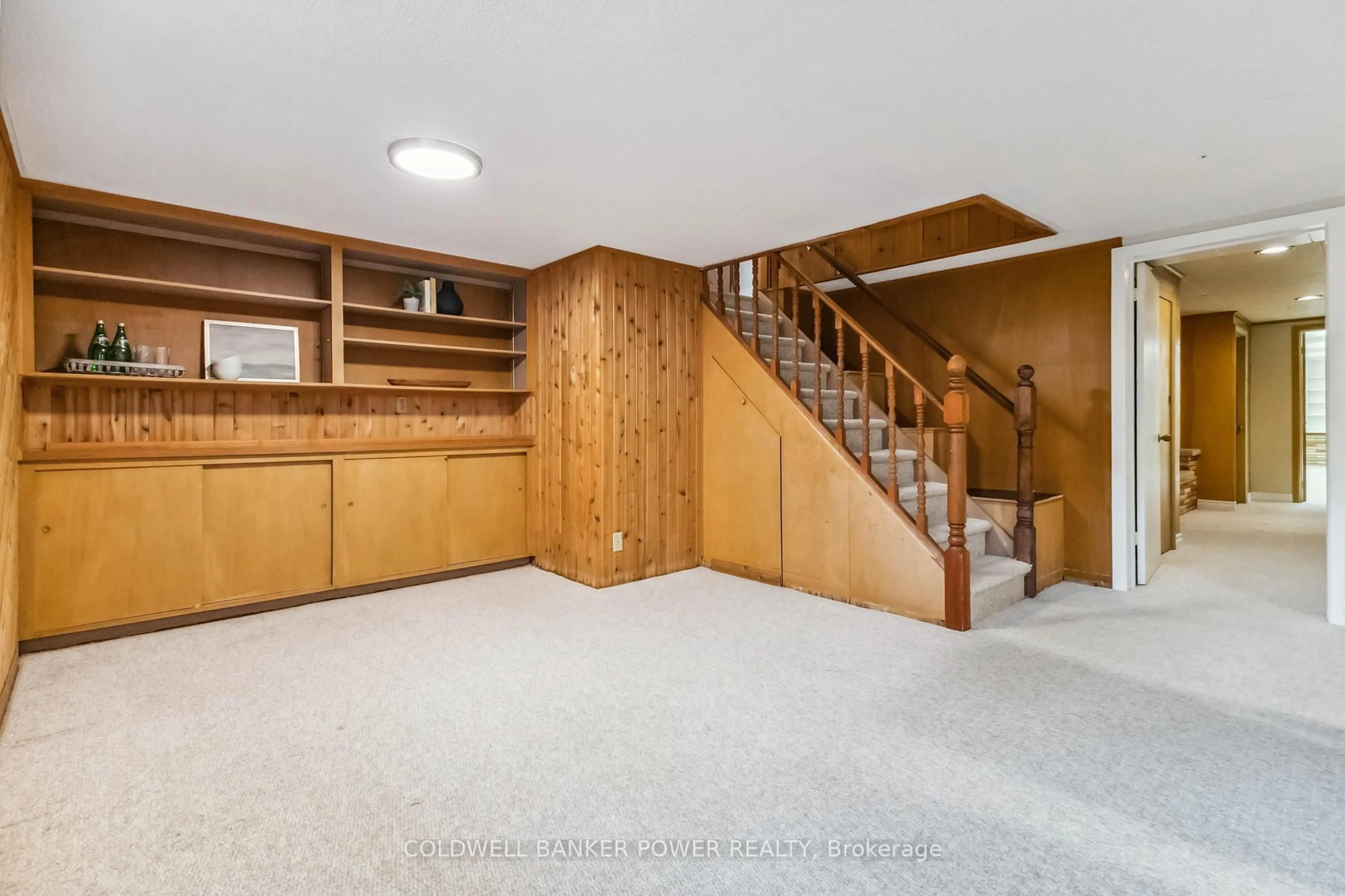 Indoor foyer for 1514 Stoneybrook Cres, London North Ontario N5X 1C5
