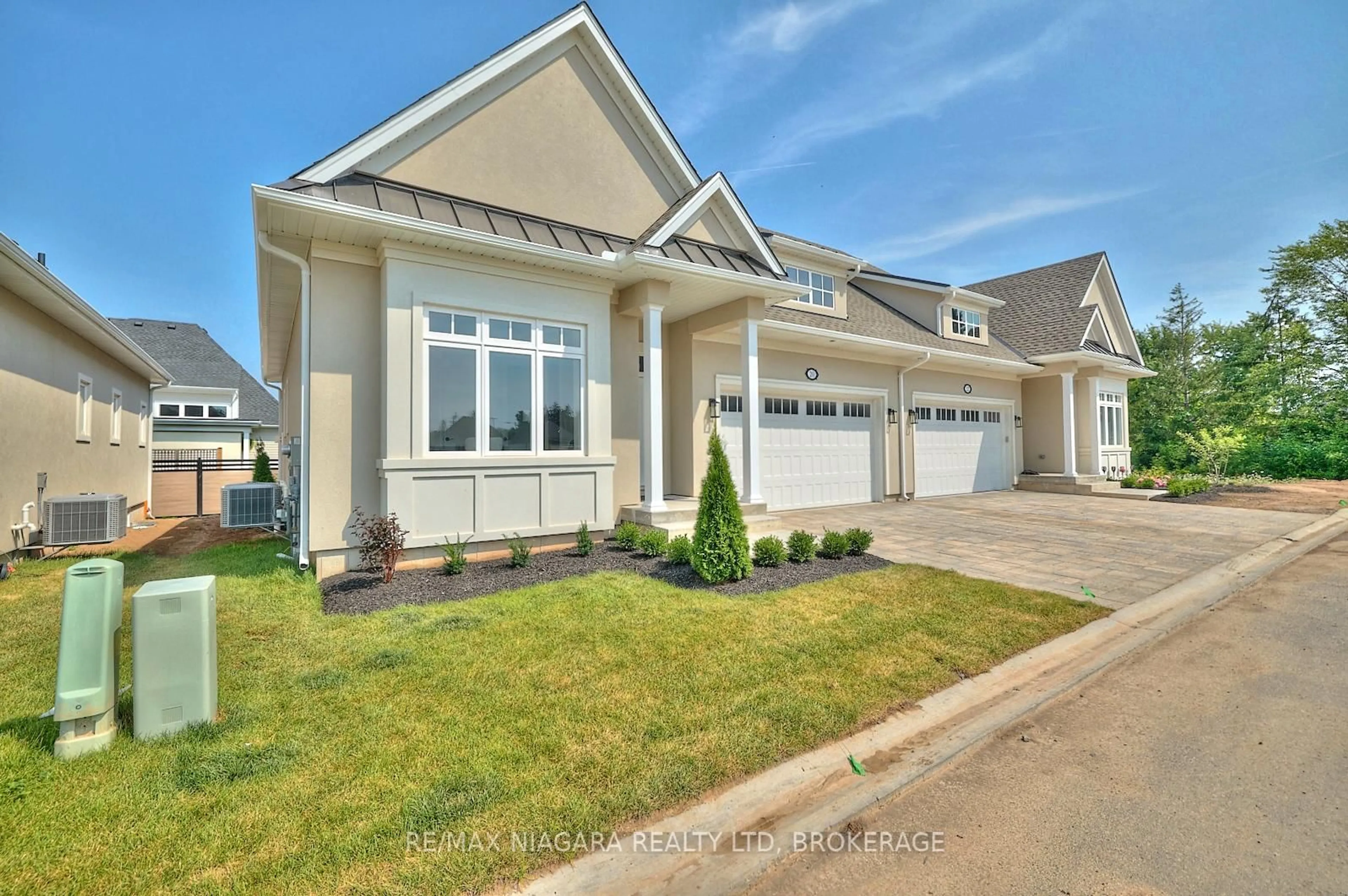 Home with vinyl exterior material, street for 10 BUTTERNUT Cres, Fort Erie Ontario L0S 1N0