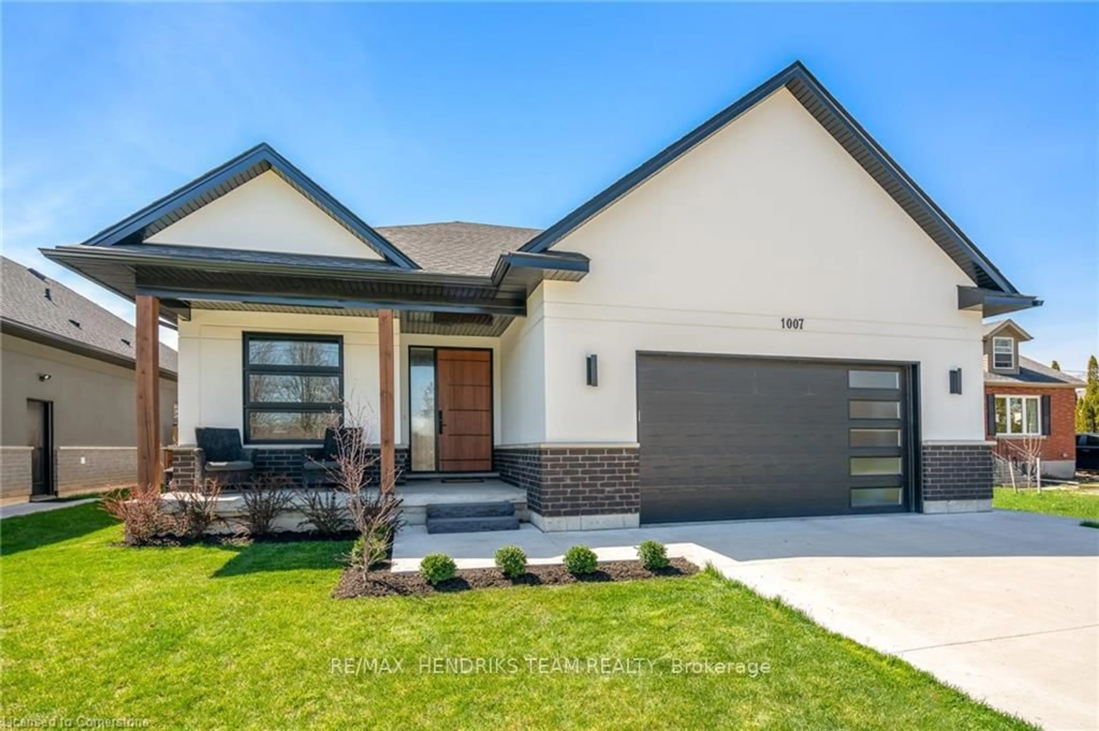 Home with brick exterior material, street for 1007 CLARE Ave, Pelham Ontario L3C 3C2
