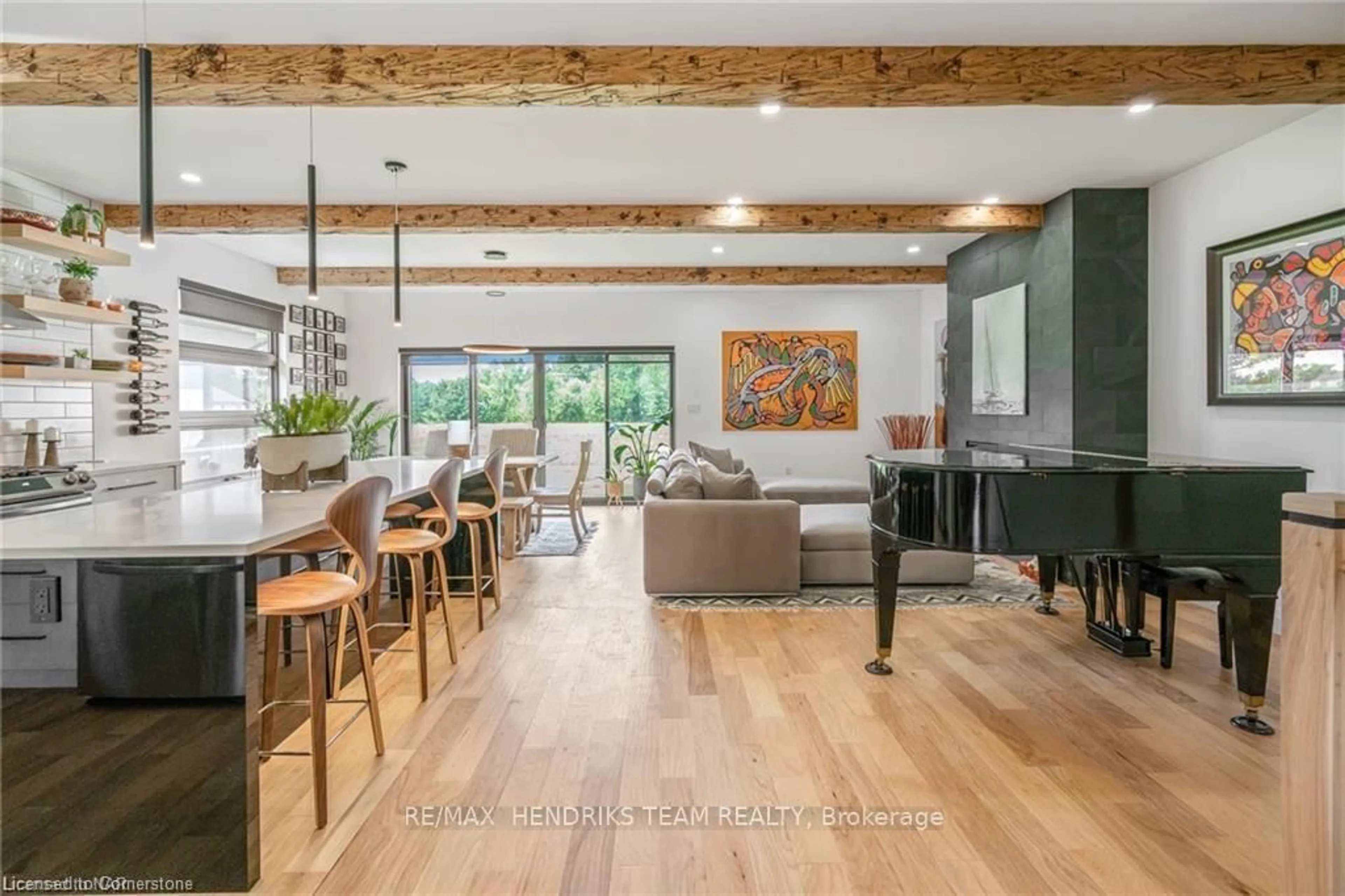 Open concept kitchen, wood/laminate floor for 1007 CLARE Ave, Pelham Ontario L3C 3C2