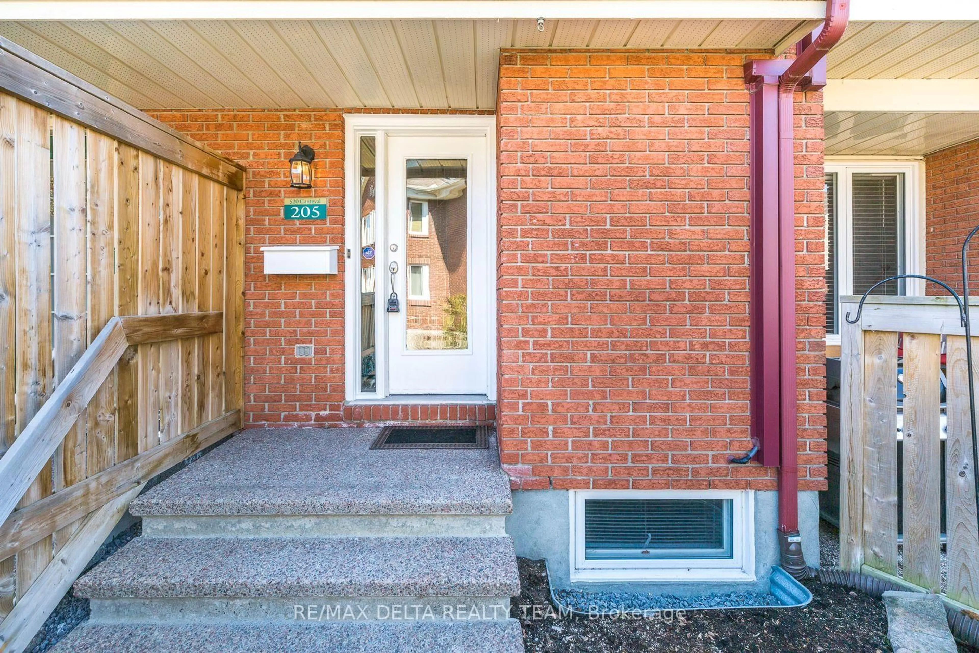 Unknown for 520 Canteval Terr #205, Ottawa Ontario K4A 2C9
