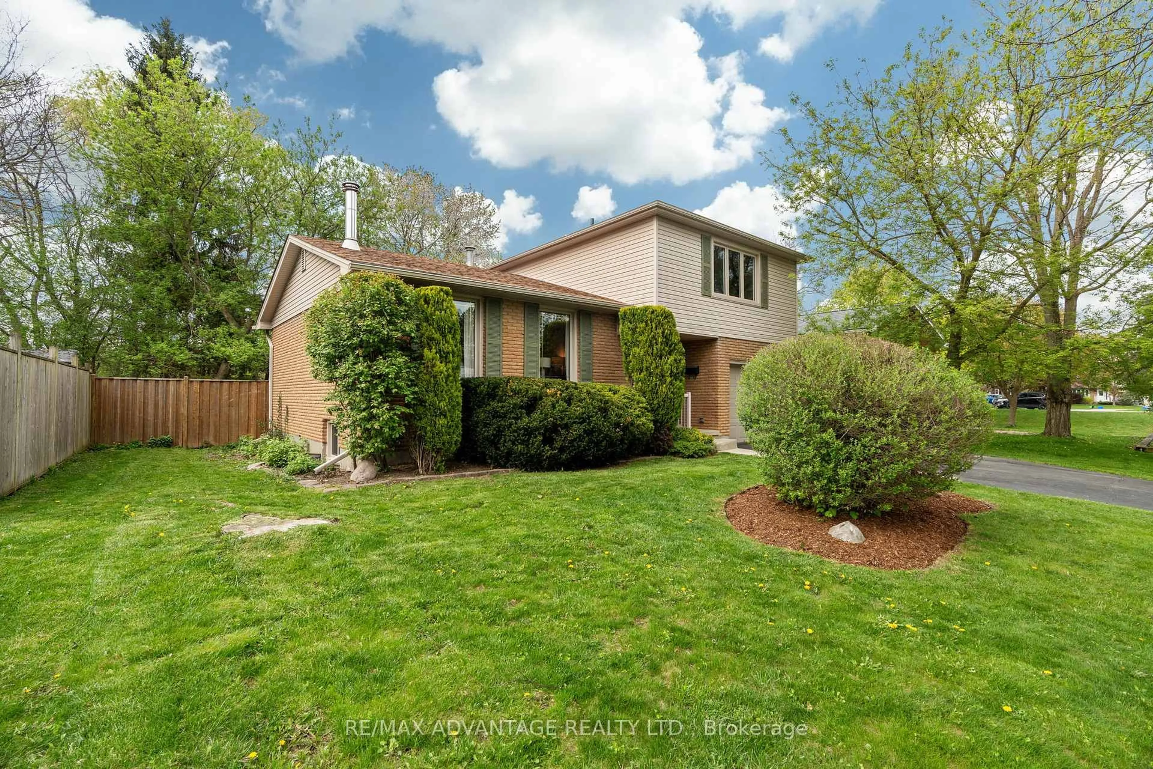 Unknown for 131 Scotchpine Cres, London North Ontario N6G 2E1