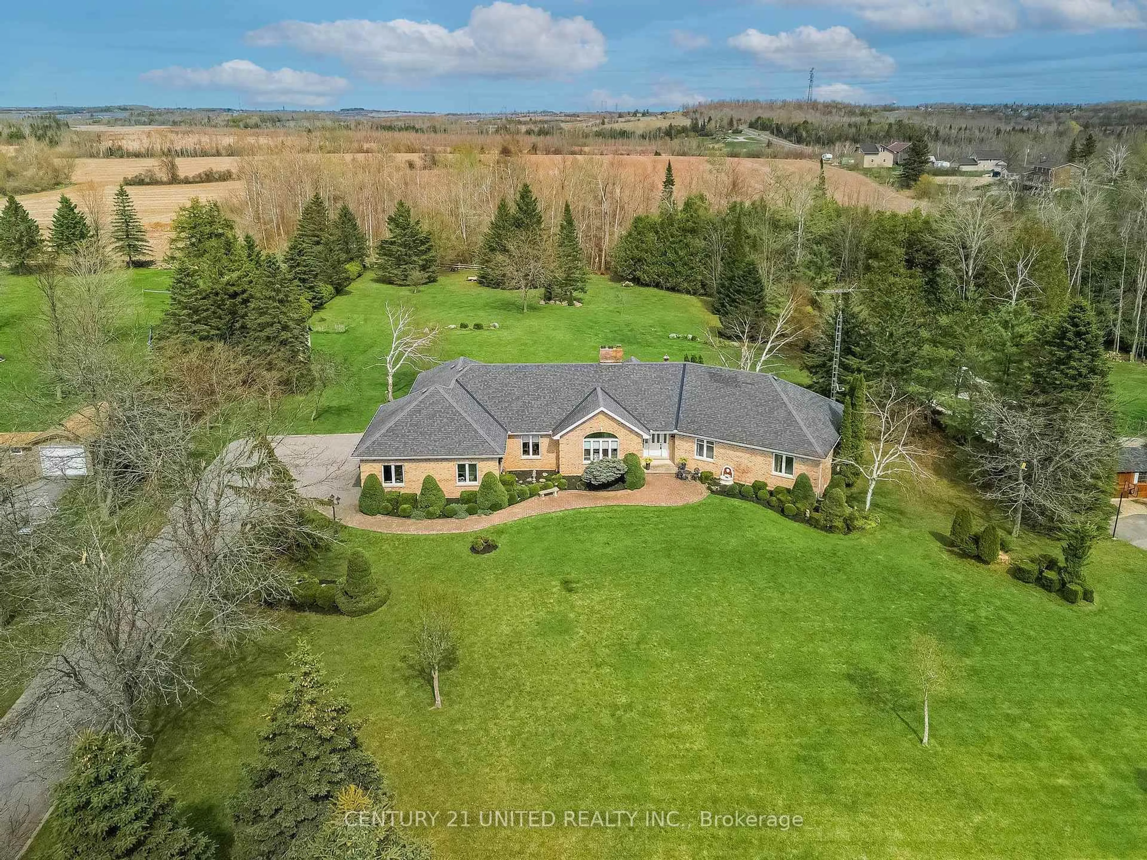 A pic from outside/outdoor area/front of a property/back of a property/a pic from drone, unknown for 29 Elliott Dr, Selwyn Ontario K9J 6X4