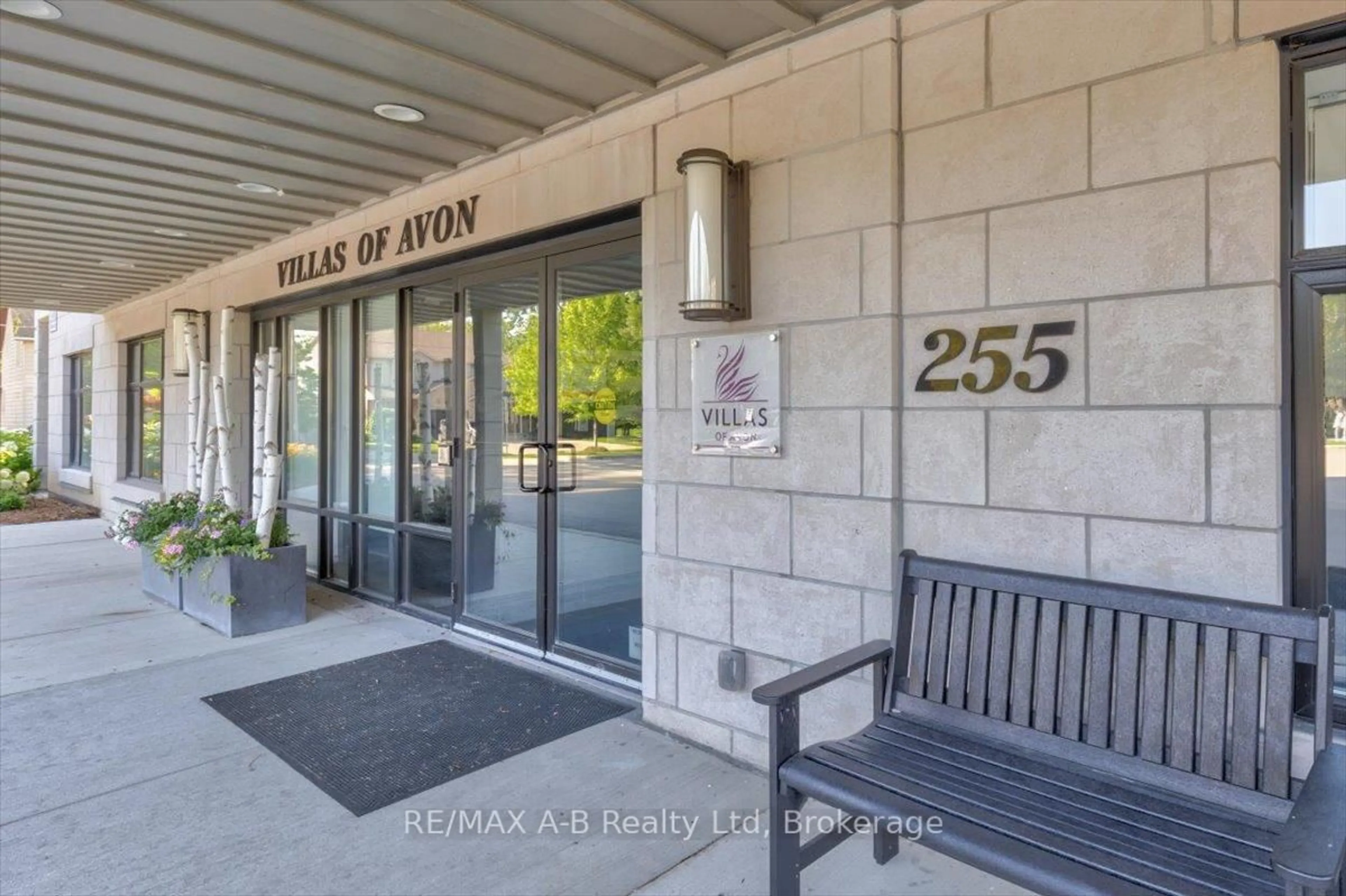 Indoor foyer for 255 John St #206, Stratford Ontario N5A 0G7