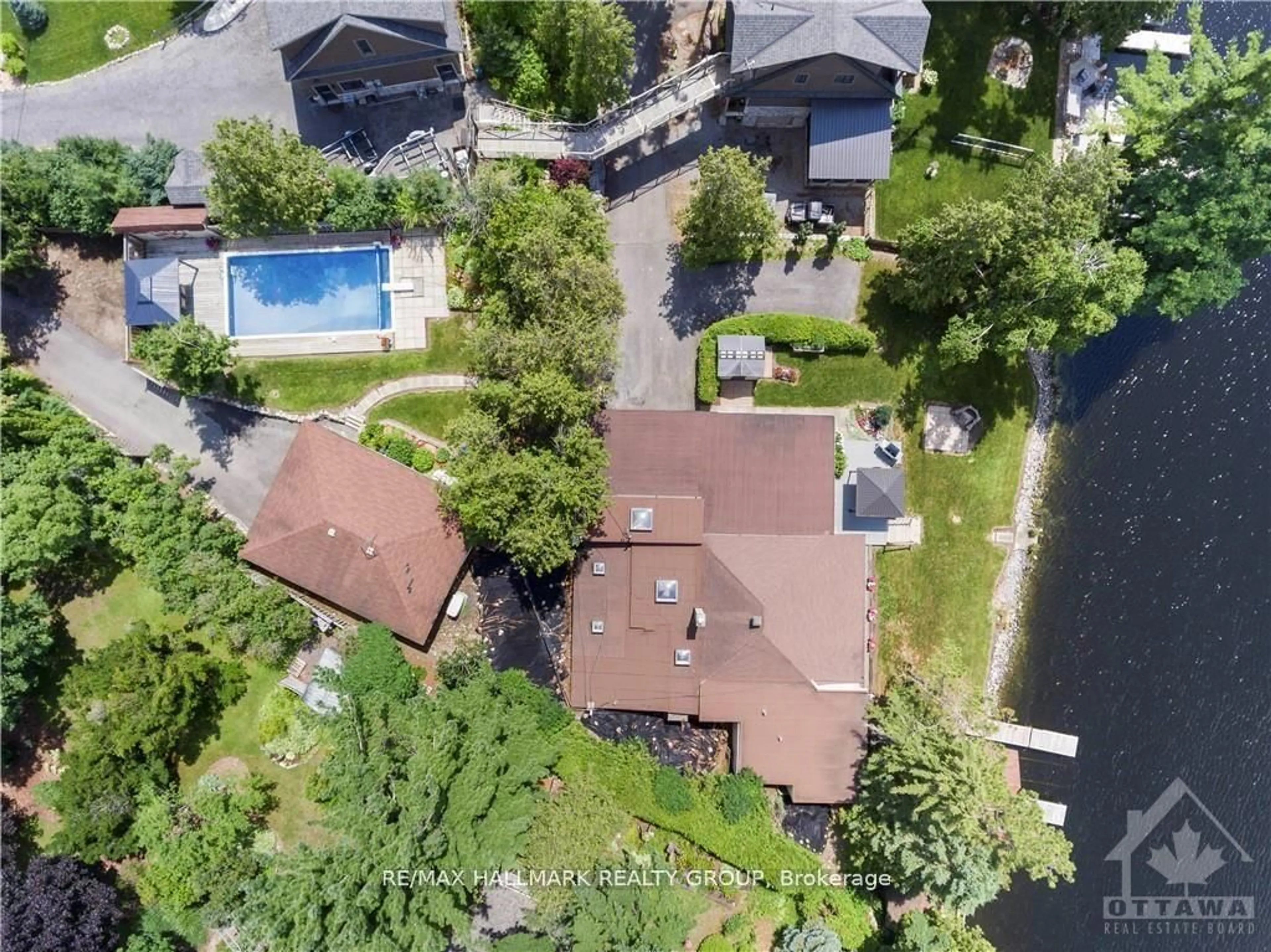 A pic from outside/outdoor area/front of a property/back of a property/a pic from drone, water/lake/river/ocean view for 3332 RIVER Rd #D, Ottawa Ontario K4M 1B4