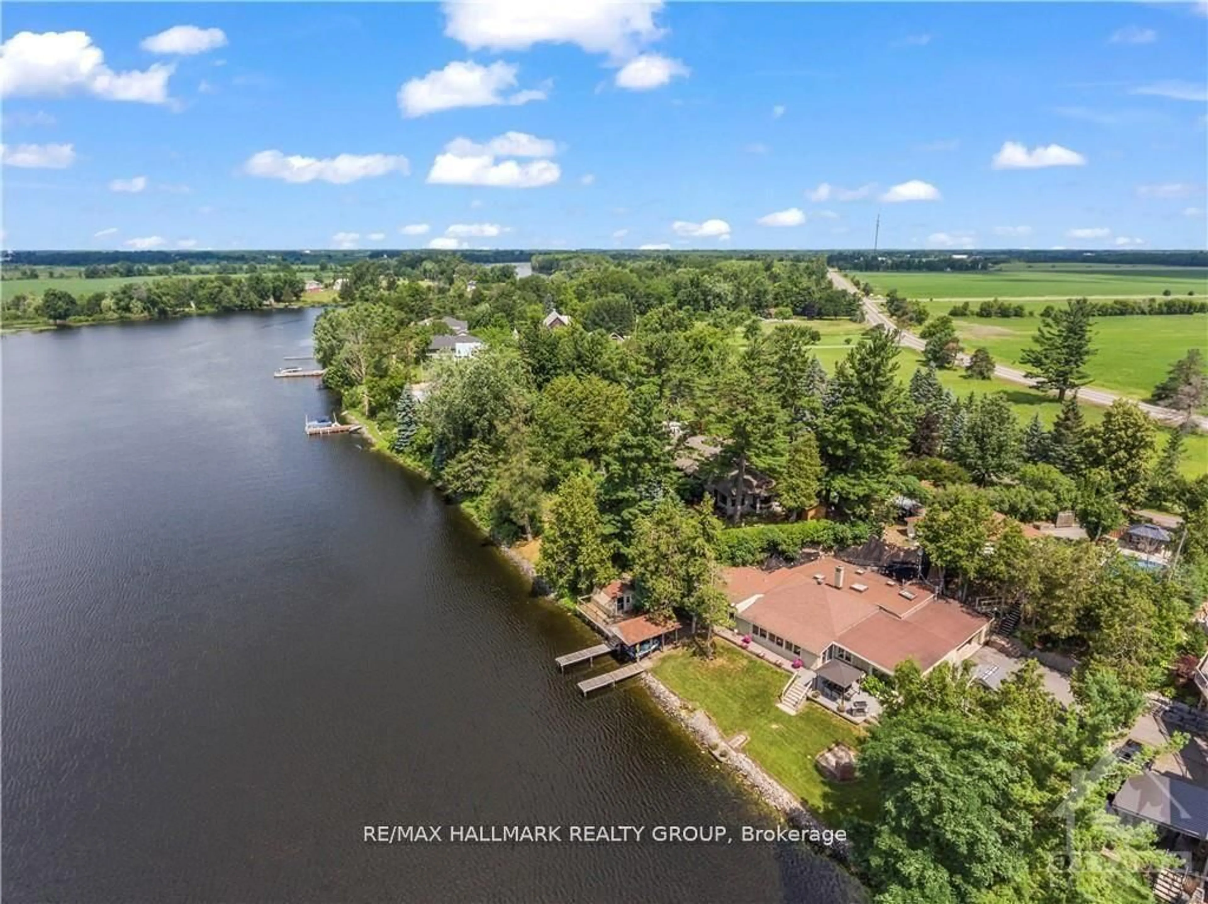 A pic from outside/outdoor area/front of a property/back of a property/a pic from drone, water/lake/river/ocean view for 3332 RIVER Rd #D, Ottawa Ontario K4M 1B4