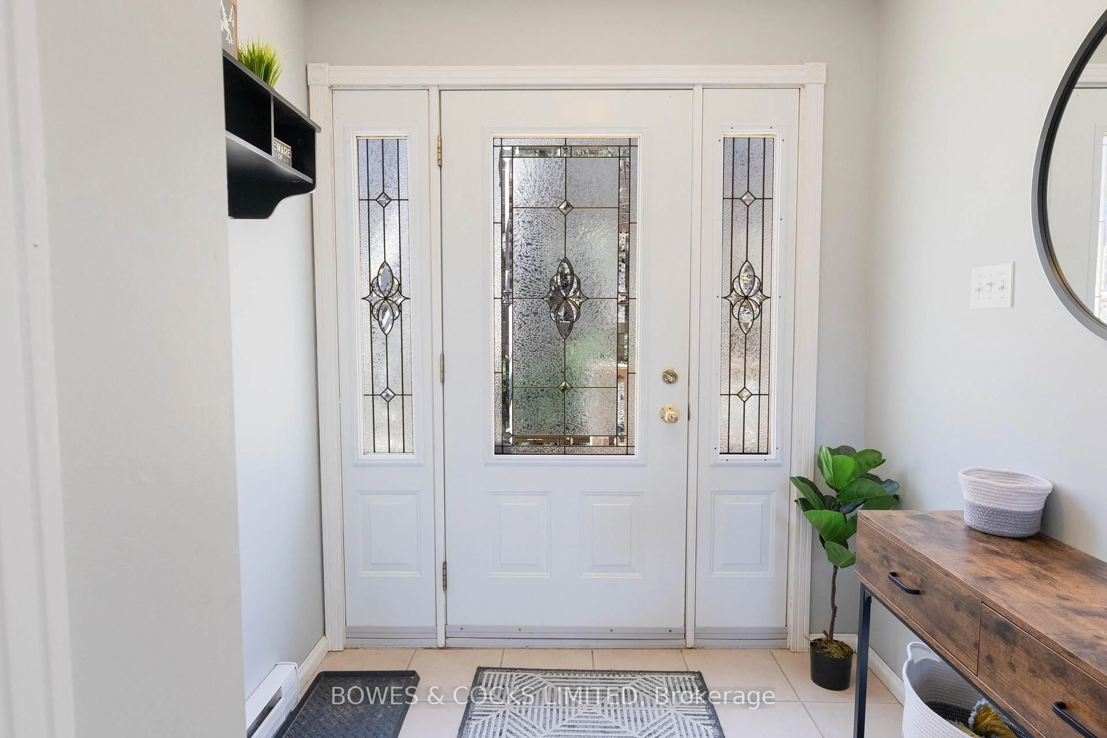 Indoor entryway for 451 West Diamond Lake Rd, Haliburton Ontario K0L 2A0