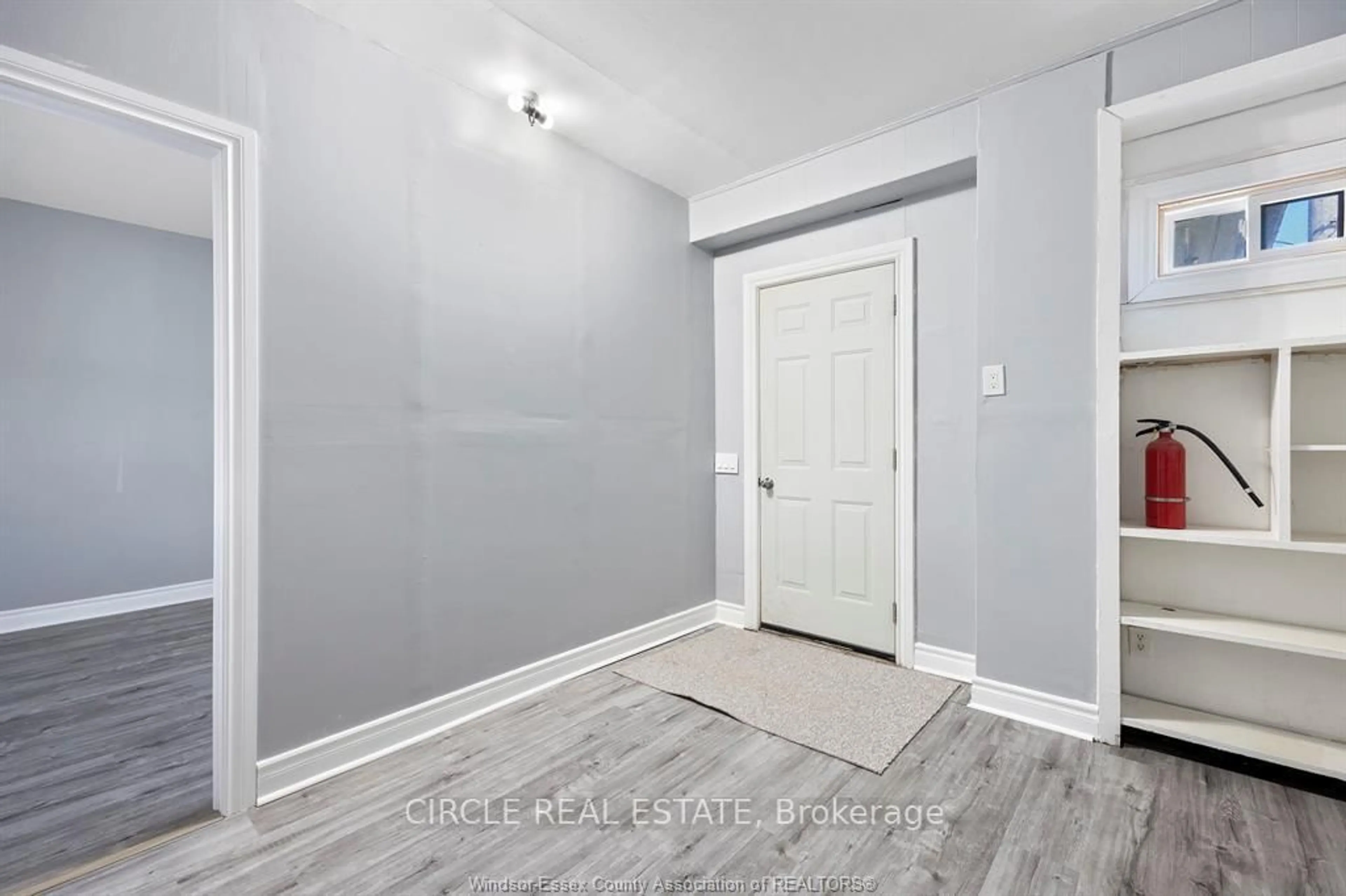 Indoor entryway for 761 St Antoine St, Windsor Ontario N9C 3H5