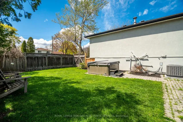 Primary image of 3 Banff Dr