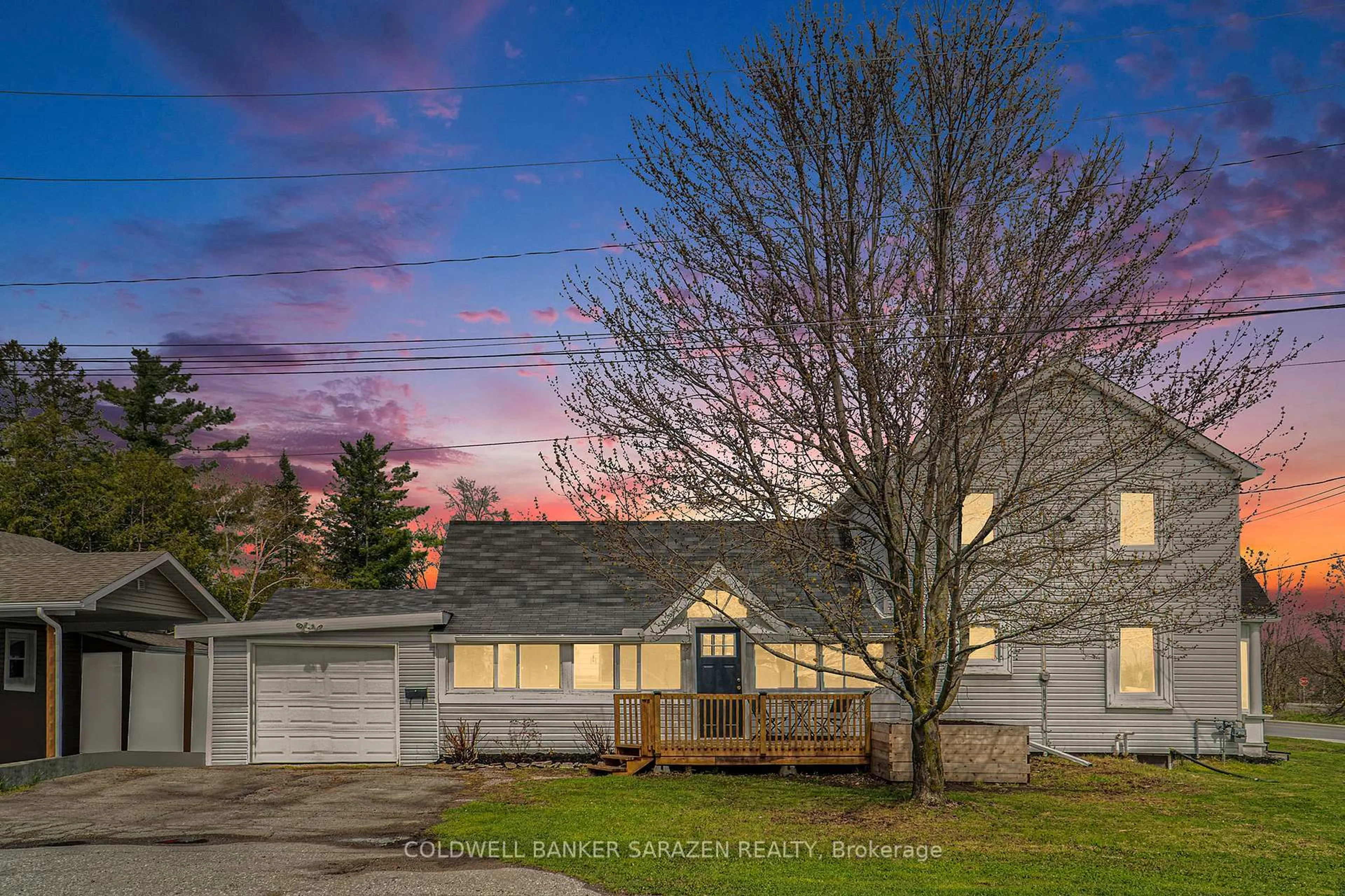 A pic from outside/outdoor area/front of a property/back of a property/a pic from drone, street for 326 William St, Arnprior Ontario K7S 1K8