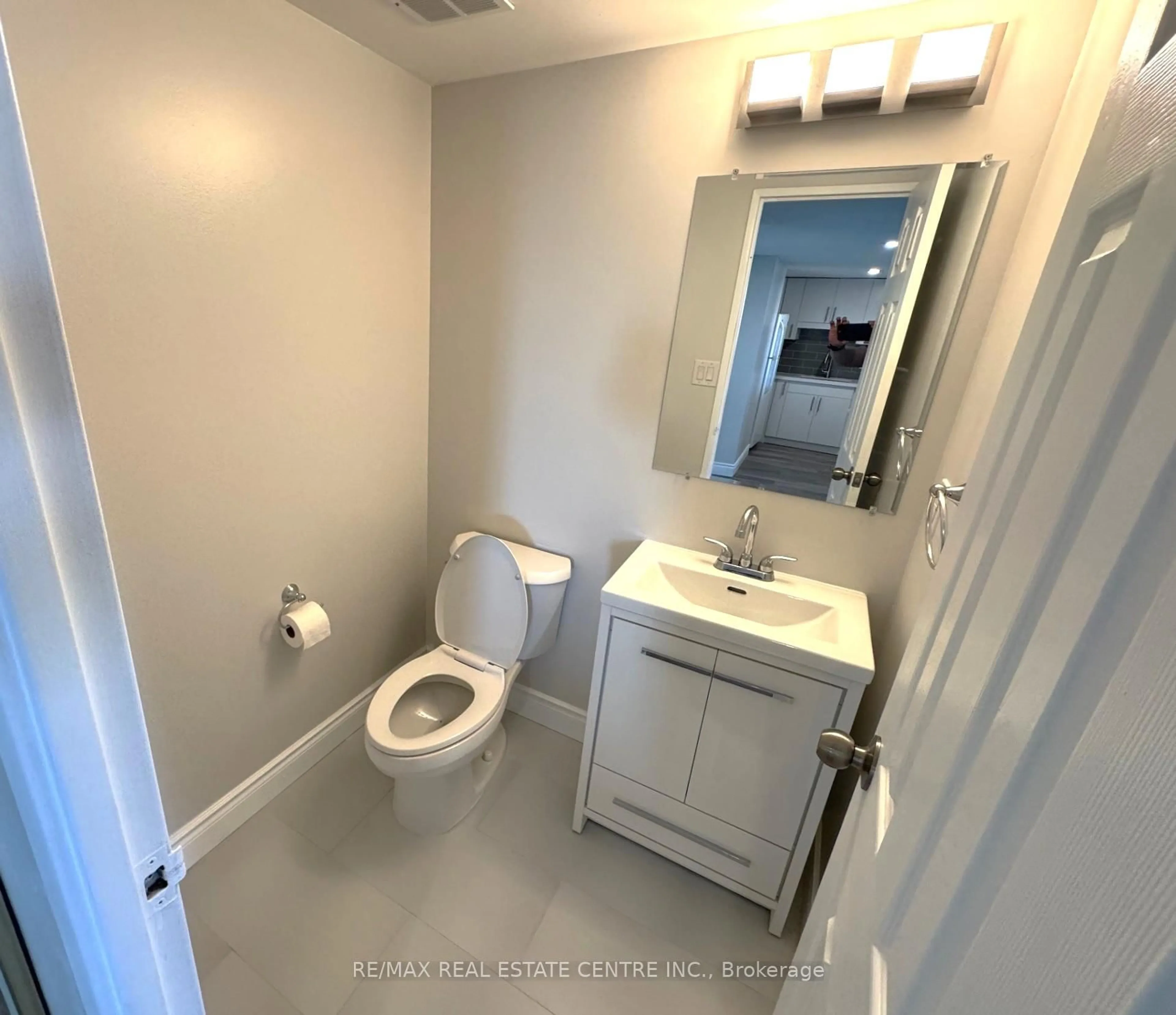 Standard bathroom, unknown for 260 SHELDON Ave #508, Kitchener Ontario N2H 6P2