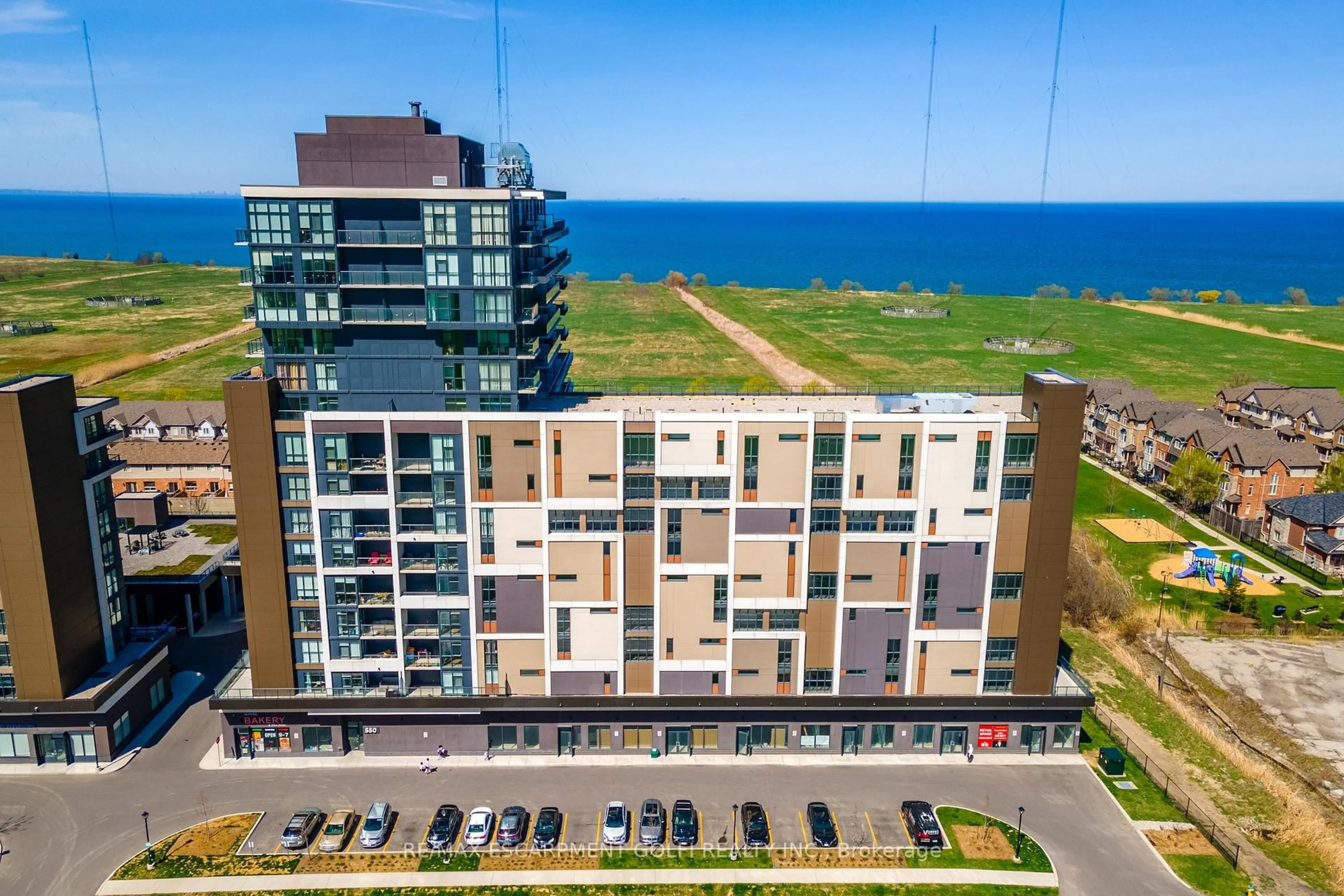 A pic from outside/outdoor area/front of a property/back of a property/a pic from drone, city buildings view from balcony for 550 North Service Rd #404, Grimsby Ontario L3M 4E8