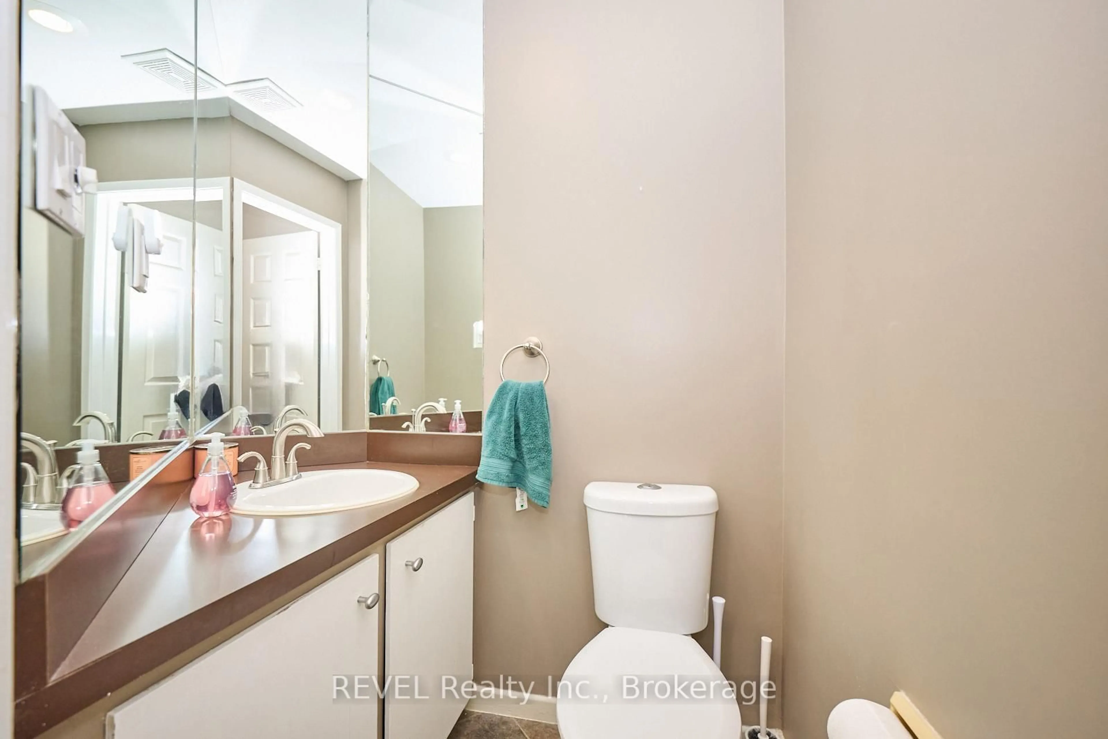 Standard bathroom, unknown for 178 Scott St #19, St. Catharines Ontario L2N 6Y5