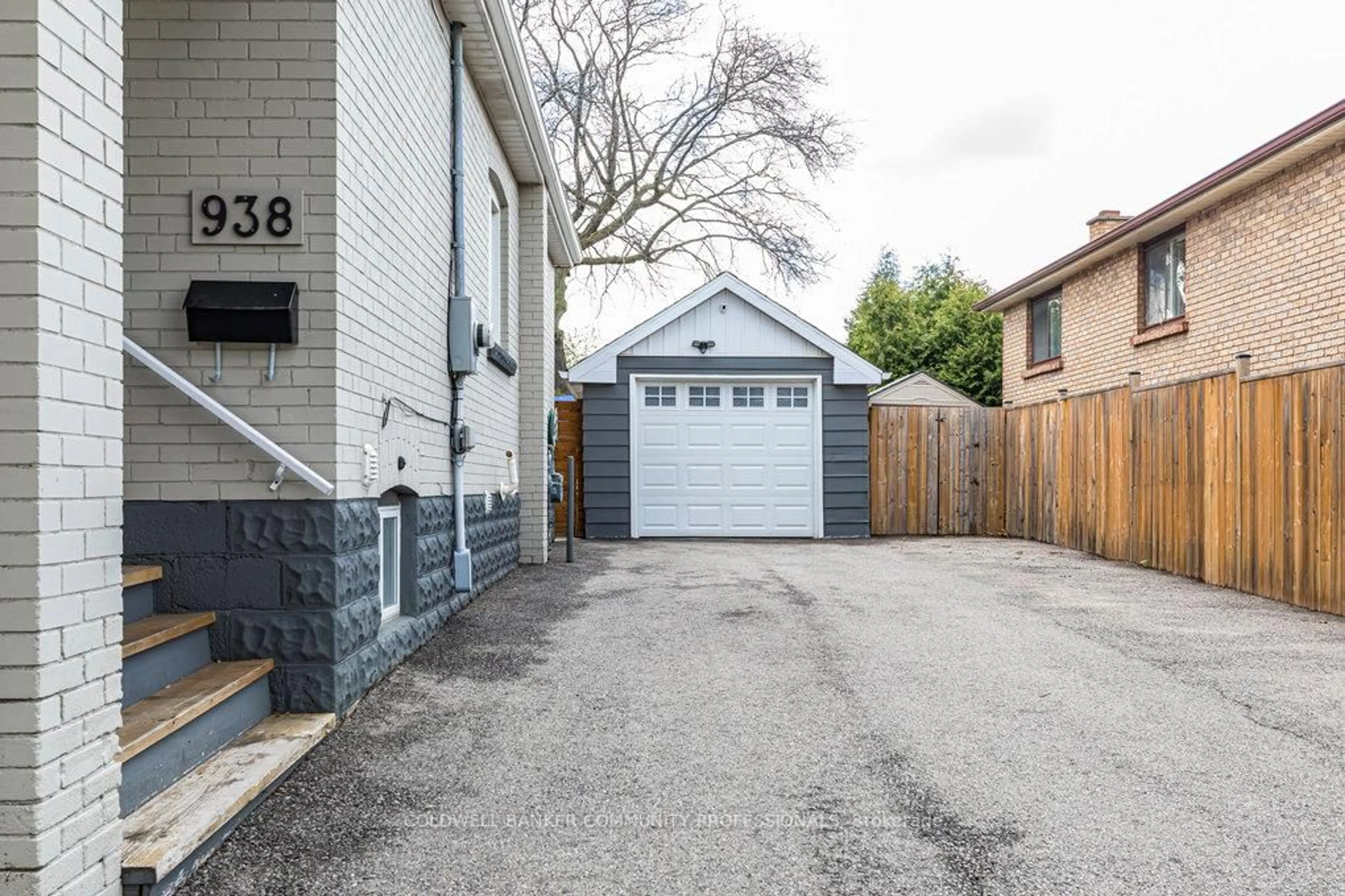Unknown for 938 Lawrence Rd, Hamilton Ontario L8K 2A6