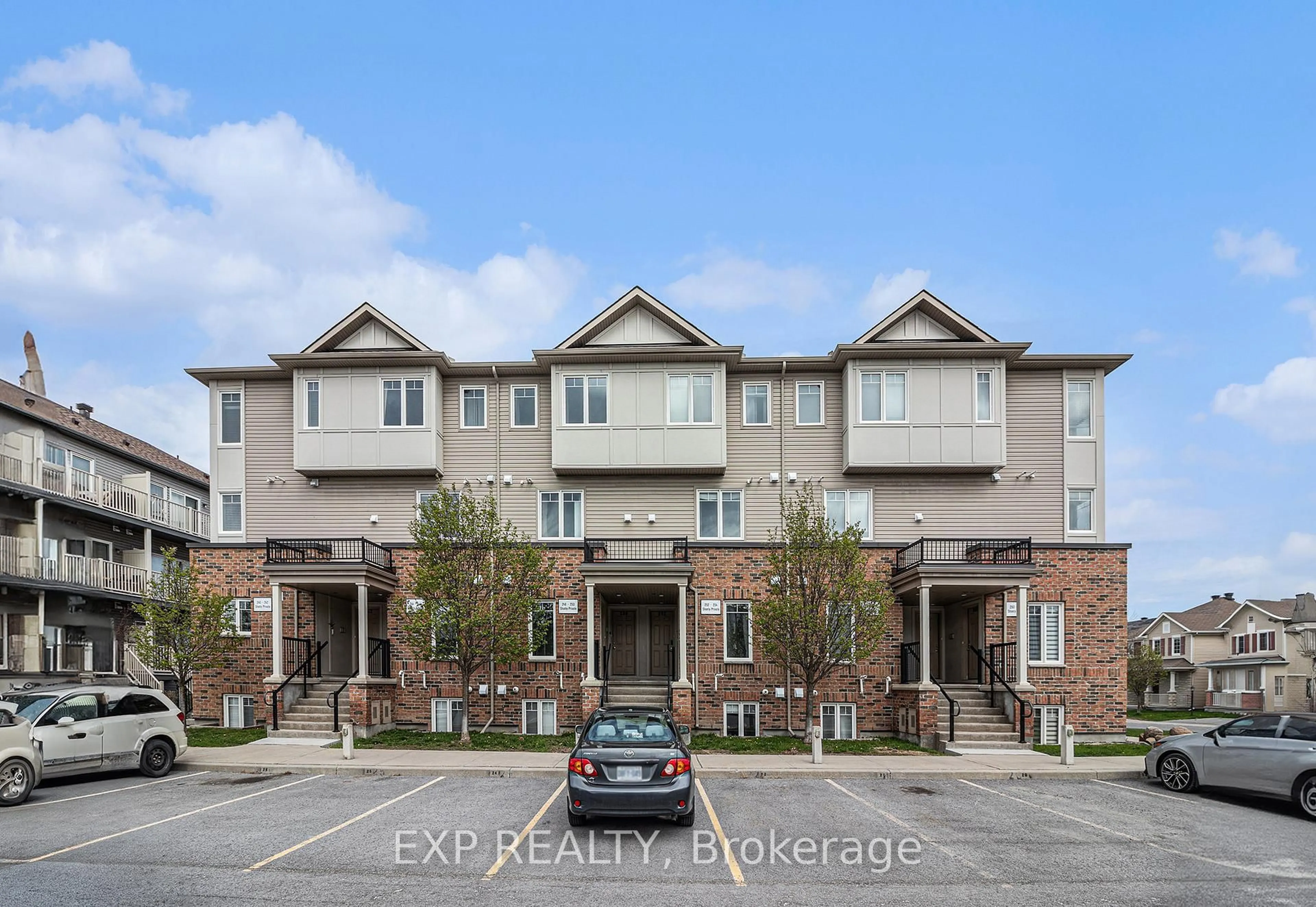 A pic from outside/outdoor area/front of a property/back of a property/a pic from drone, street for 250 SHANLY Private, Ottawa Ontario K2J 5X6