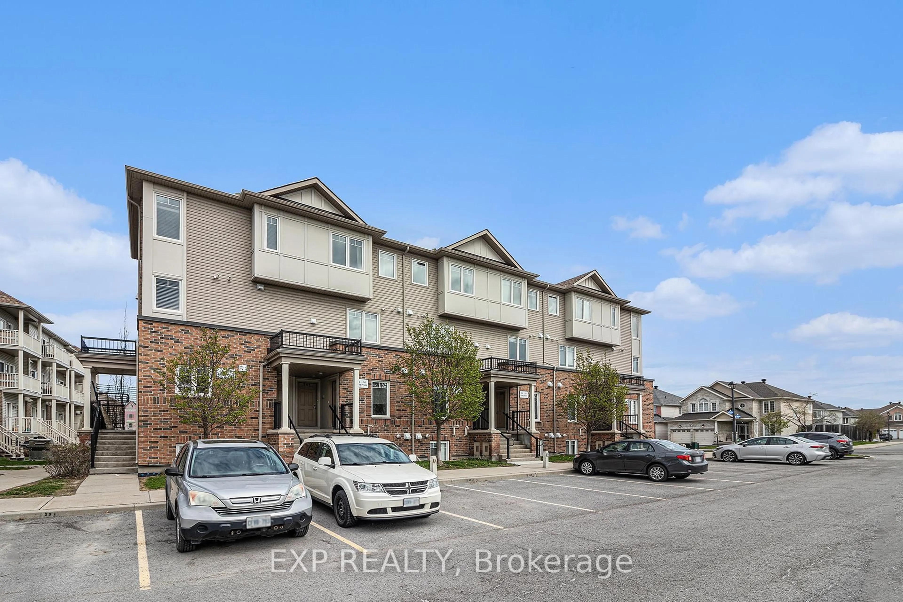 A pic from outside/outdoor area/front of a property/back of a property/a pic from drone, street for 250 SHANLY Private, Ottawa Ontario K2J 5X6