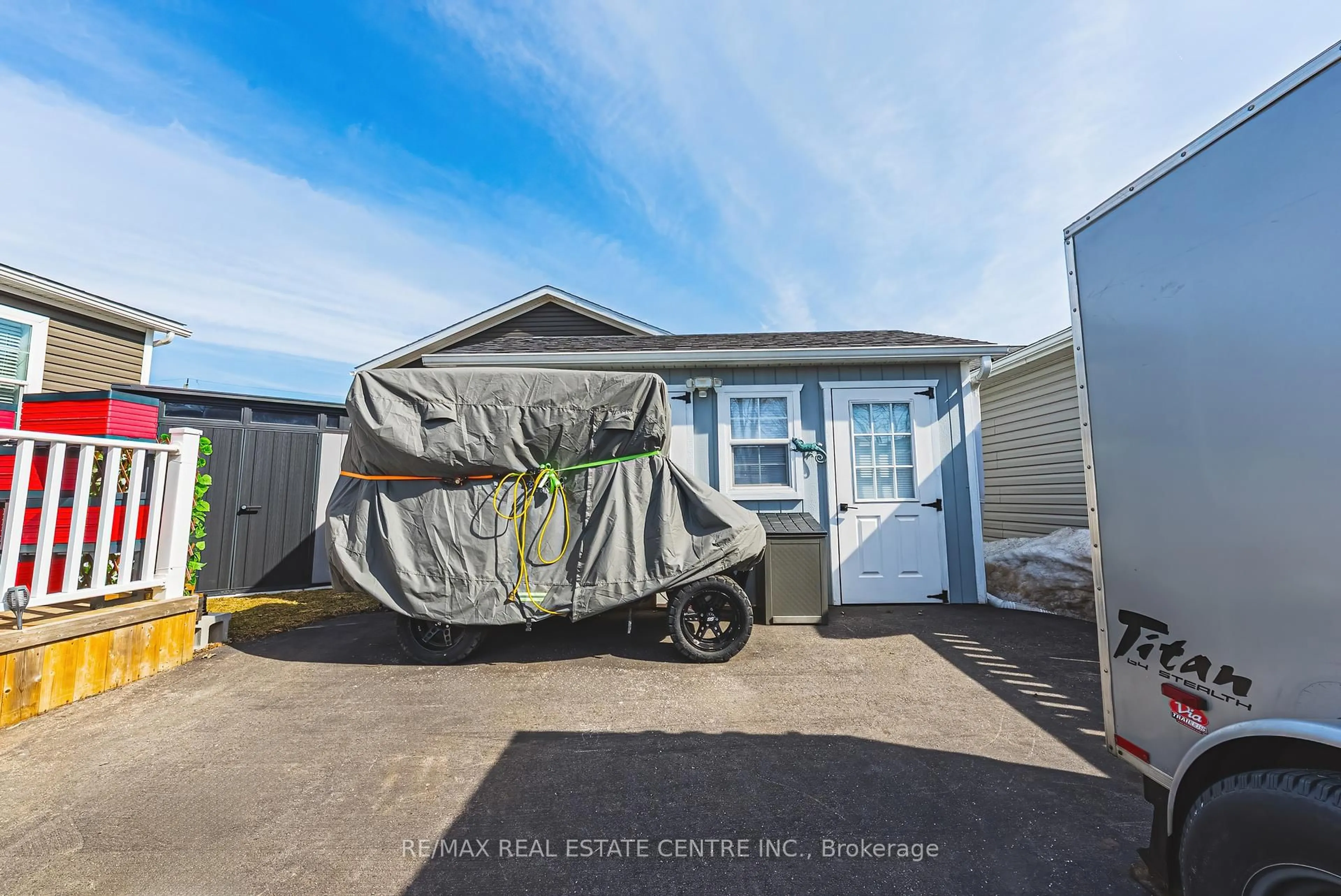 Home with vinyl exterior material, street for 5 Sumac St, Puslinch Ontario N0B 2J0