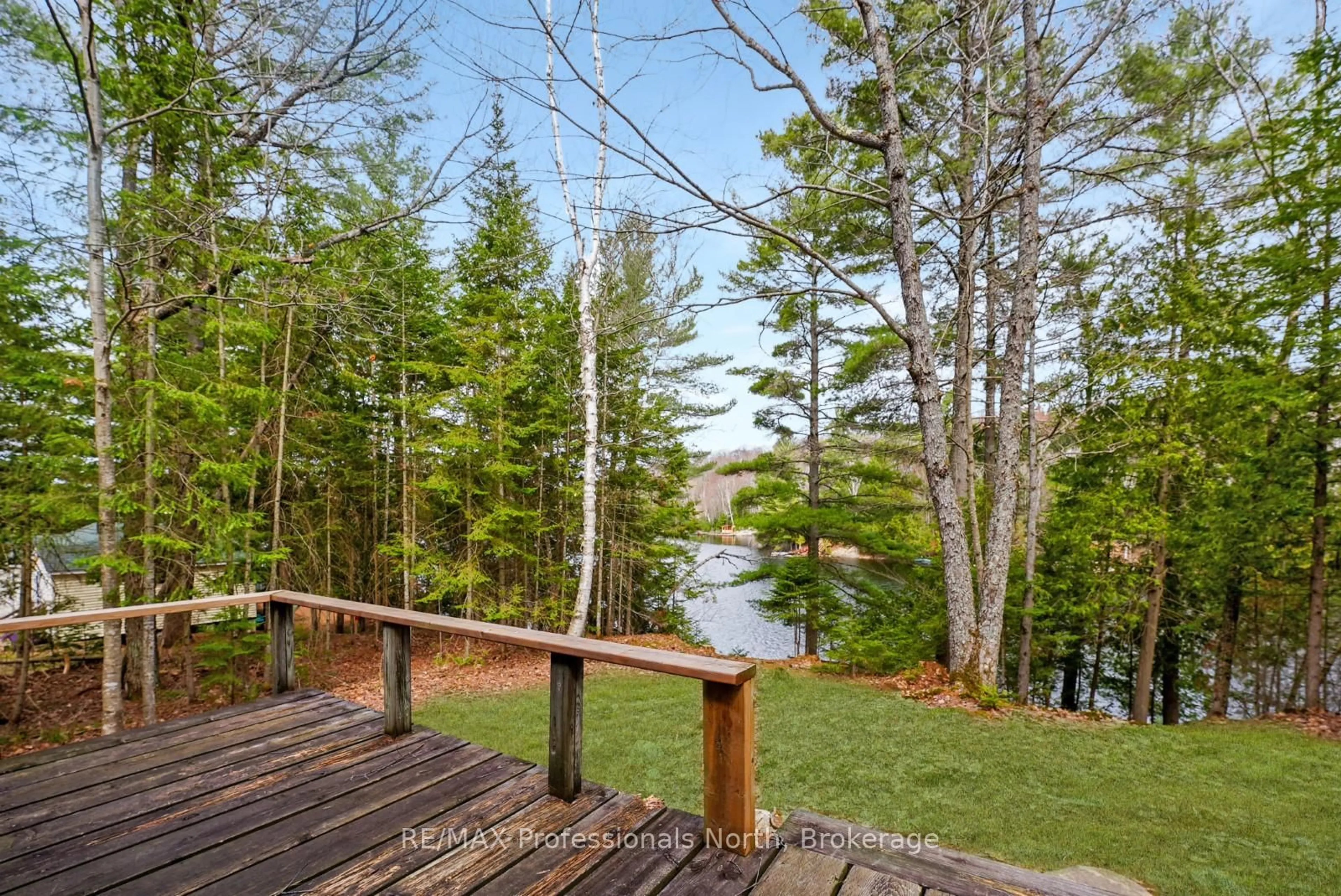 Patio, water/lake/river/ocean view for 1011 Tadmore Tr, Dysart et al Ontario K0M 1S0
