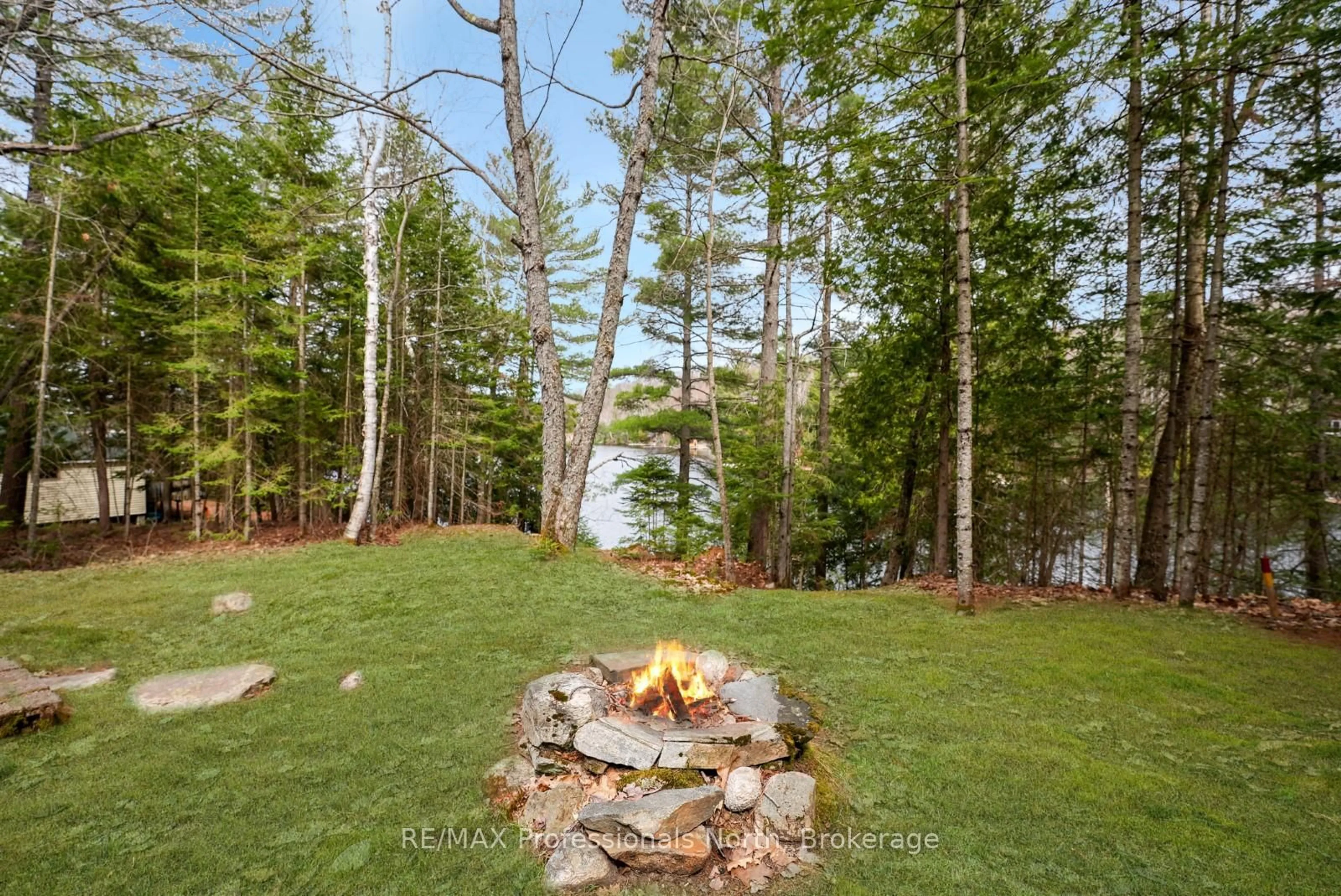 Patio, water/lake/river/ocean view for 1011 Tadmore Tr, Dysart et al Ontario K0M 1S0