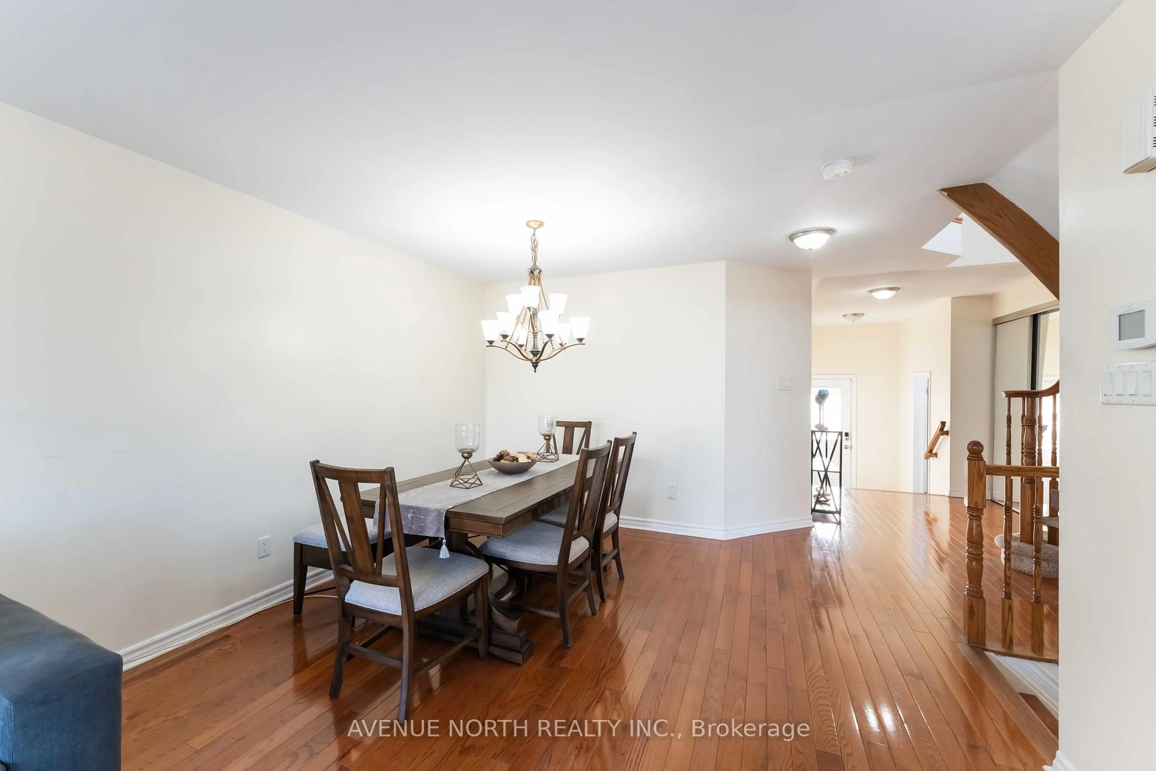 Dining room, wood/laminate floor for 184 Montmorency Way, Ottawa Ontario K4A 0J3