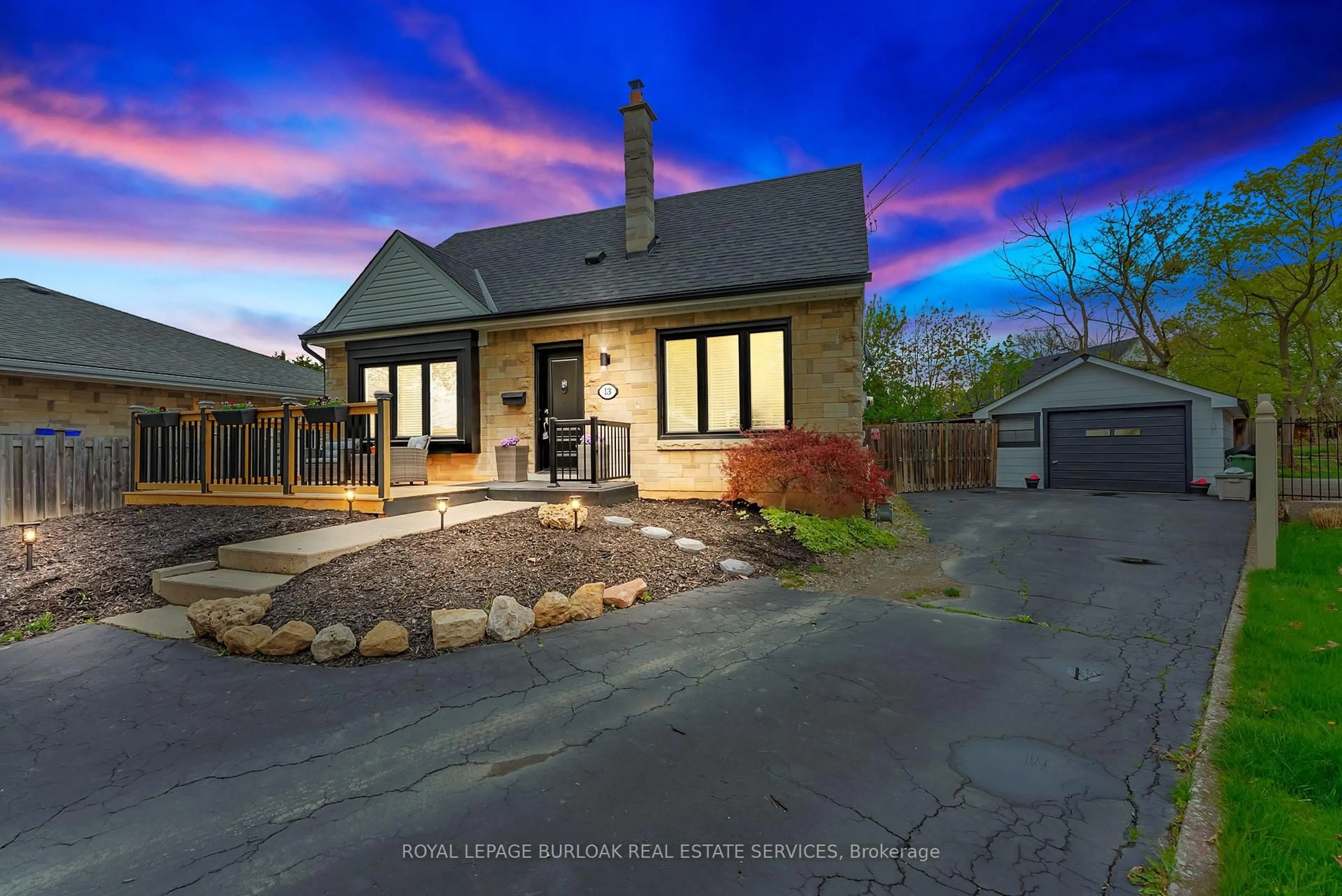 A pic from outside/outdoor area/front of a property/back of a property/a pic from drone, street for 13 Ratcliffe Crt, Hamilton Ontario L8K 4P1