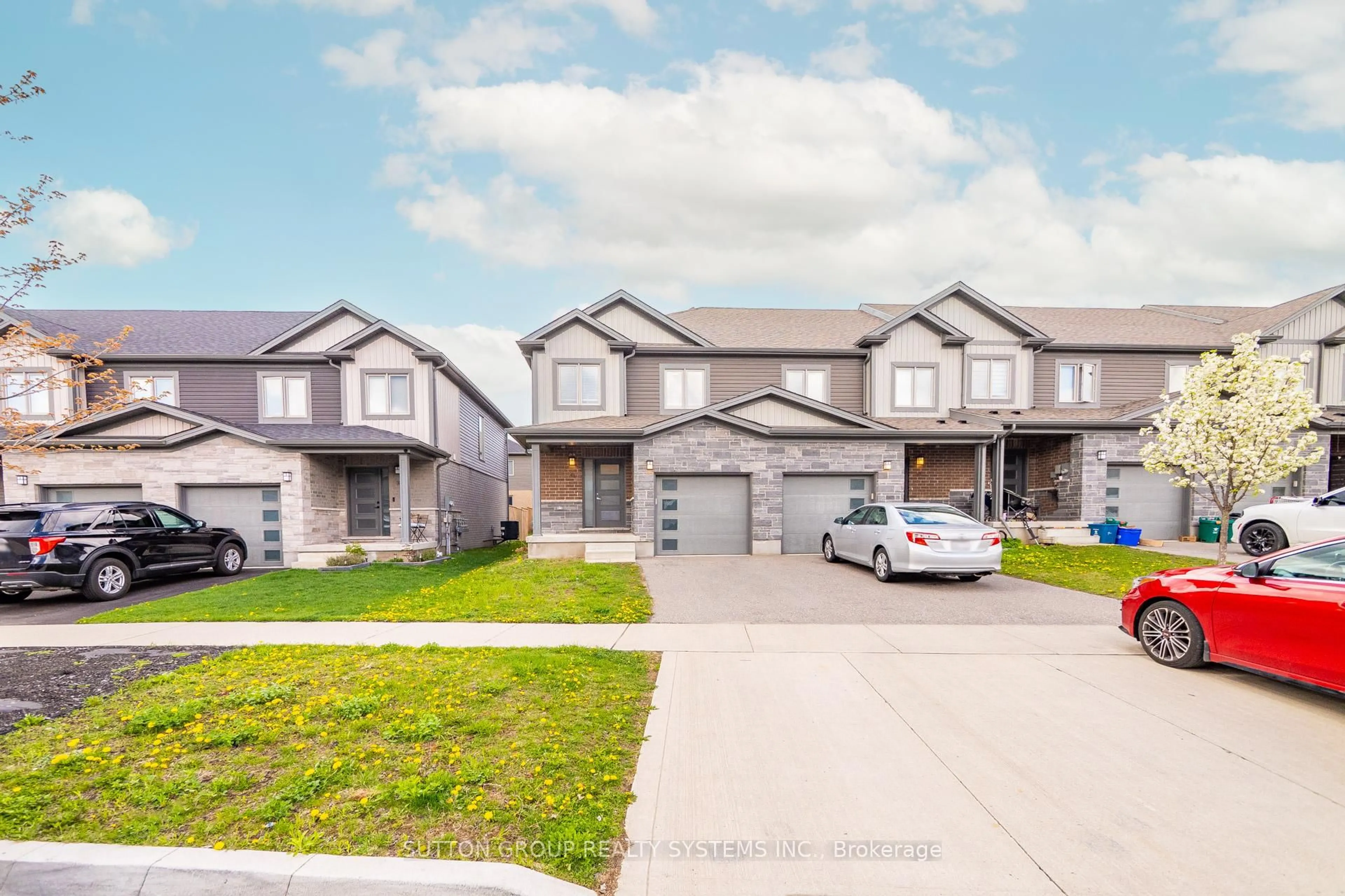A pic from outside/outdoor area/front of a property/back of a property/a pic from drone, street for 41 NIESON St, Cambridge Ontario N1R 0B9