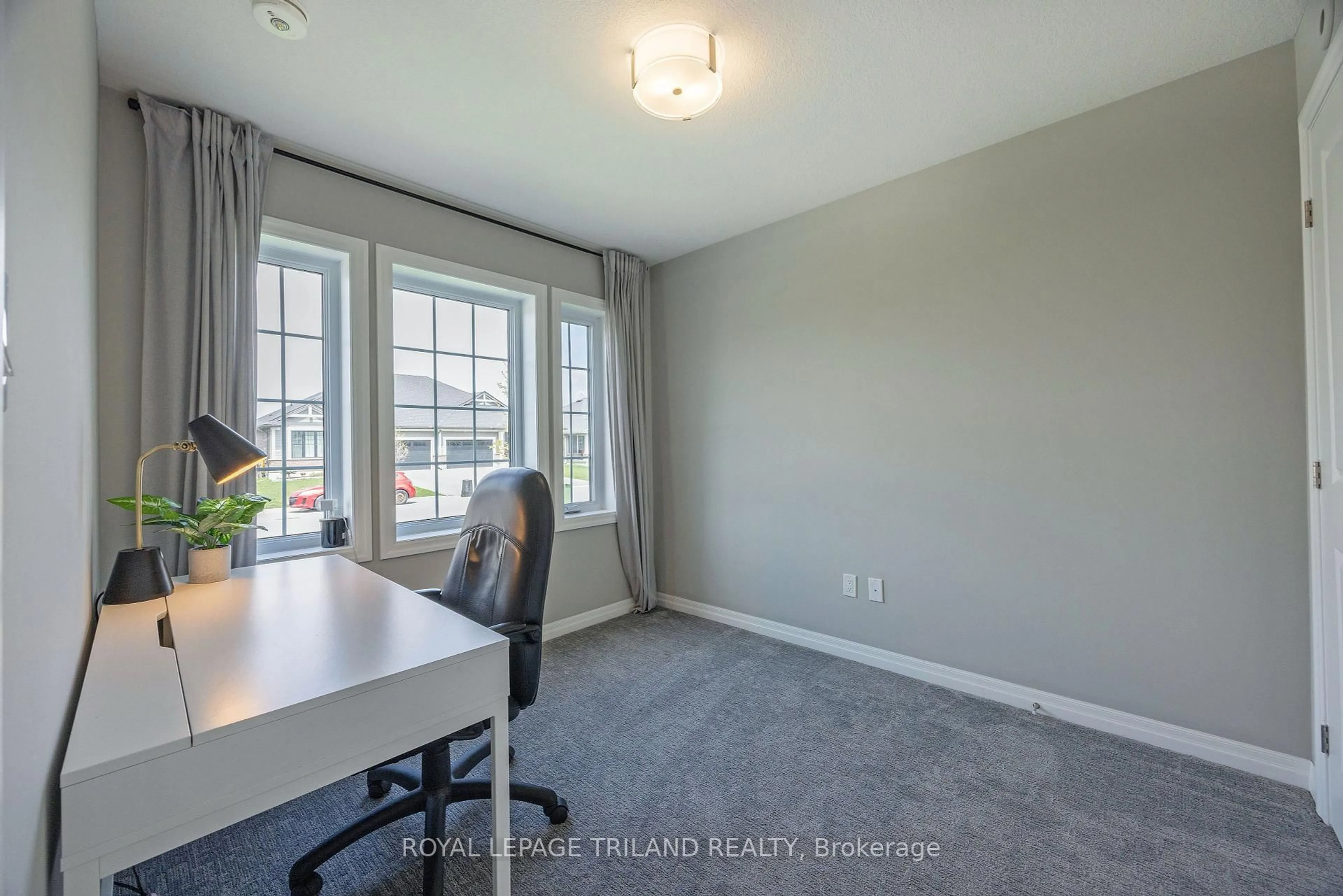 A pic of a room for 4 HARLEQUIN Crt, St. Thomas Ontario N5R 0L5