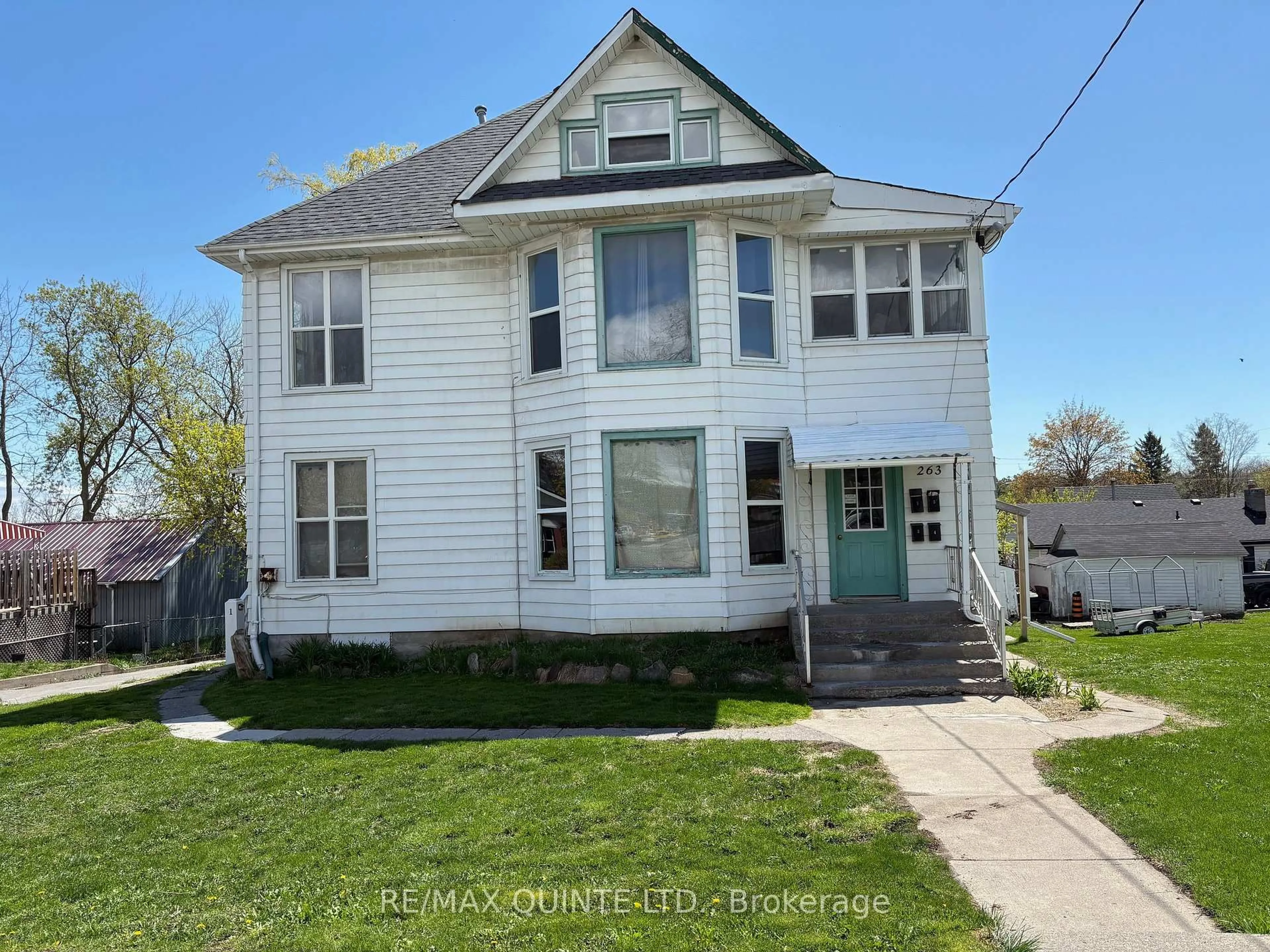 Home with vinyl exterior material, street for 263 Dundas St, Quinte West Ontario K8V 3R7