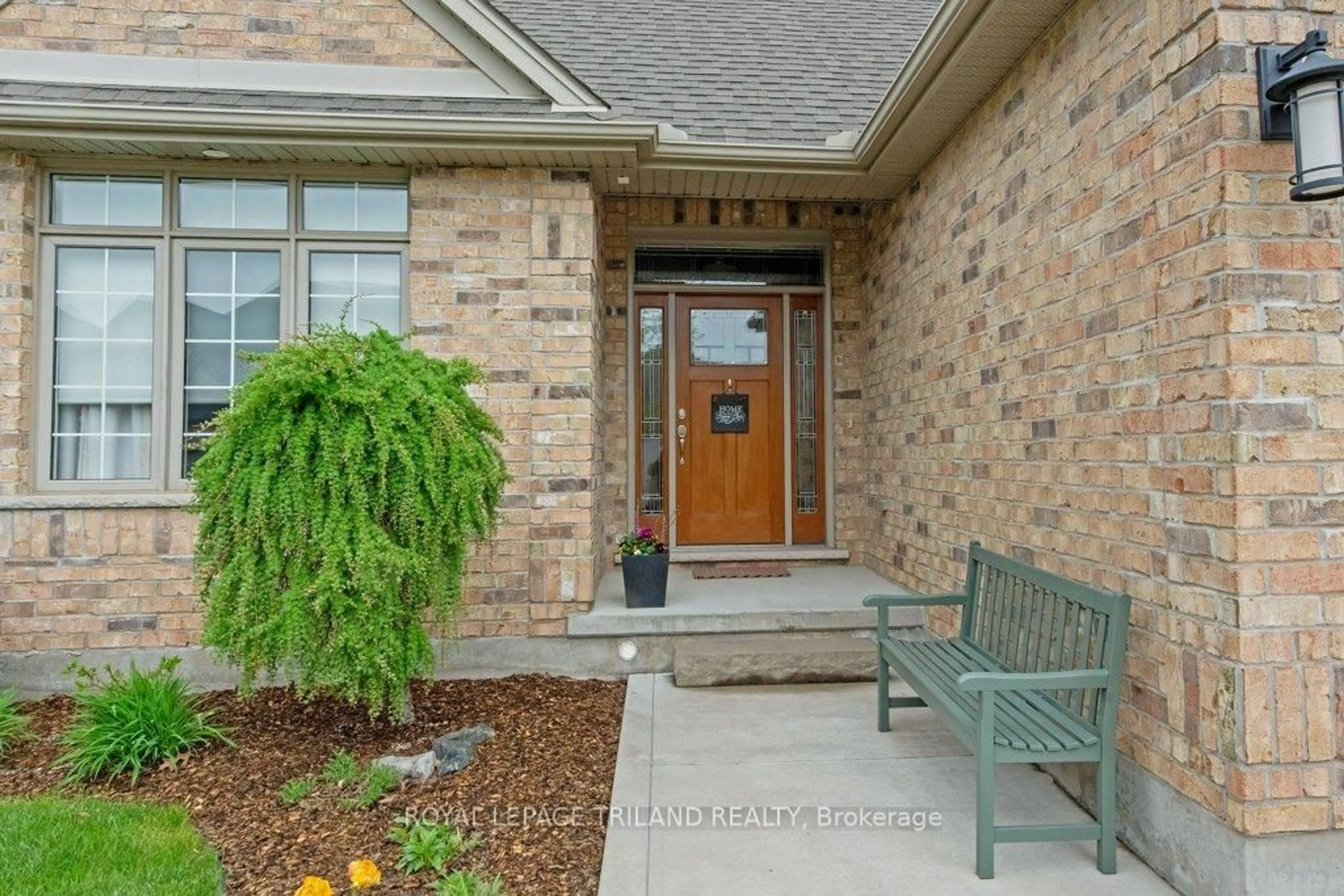 Indoor entryway for 592 ECLIPSE Walk, London North Ontario N5X 0J9