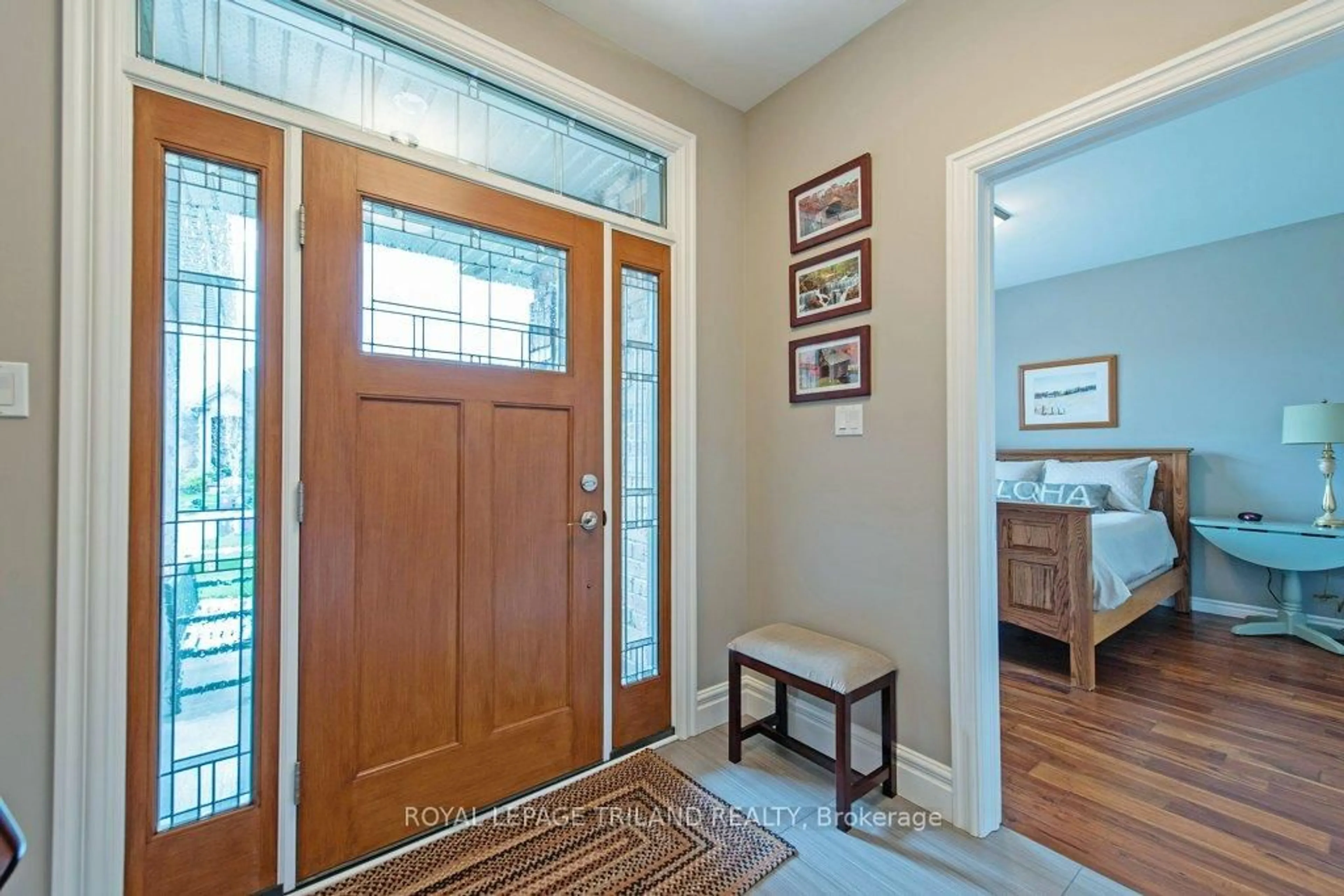 Indoor entryway for 592 ECLIPSE Walk, London North Ontario N5X 0J9