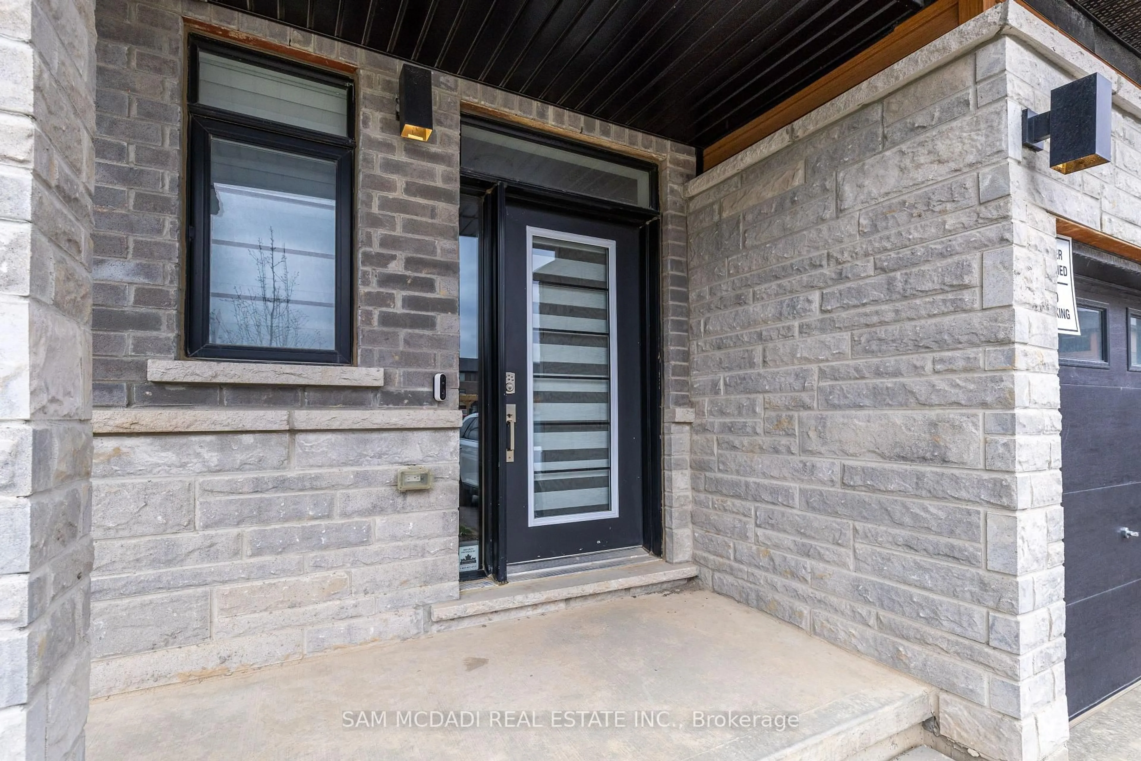 Indoor entryway for 461 Blackburn Dr #18, Brantford Ontario N3T 0W9