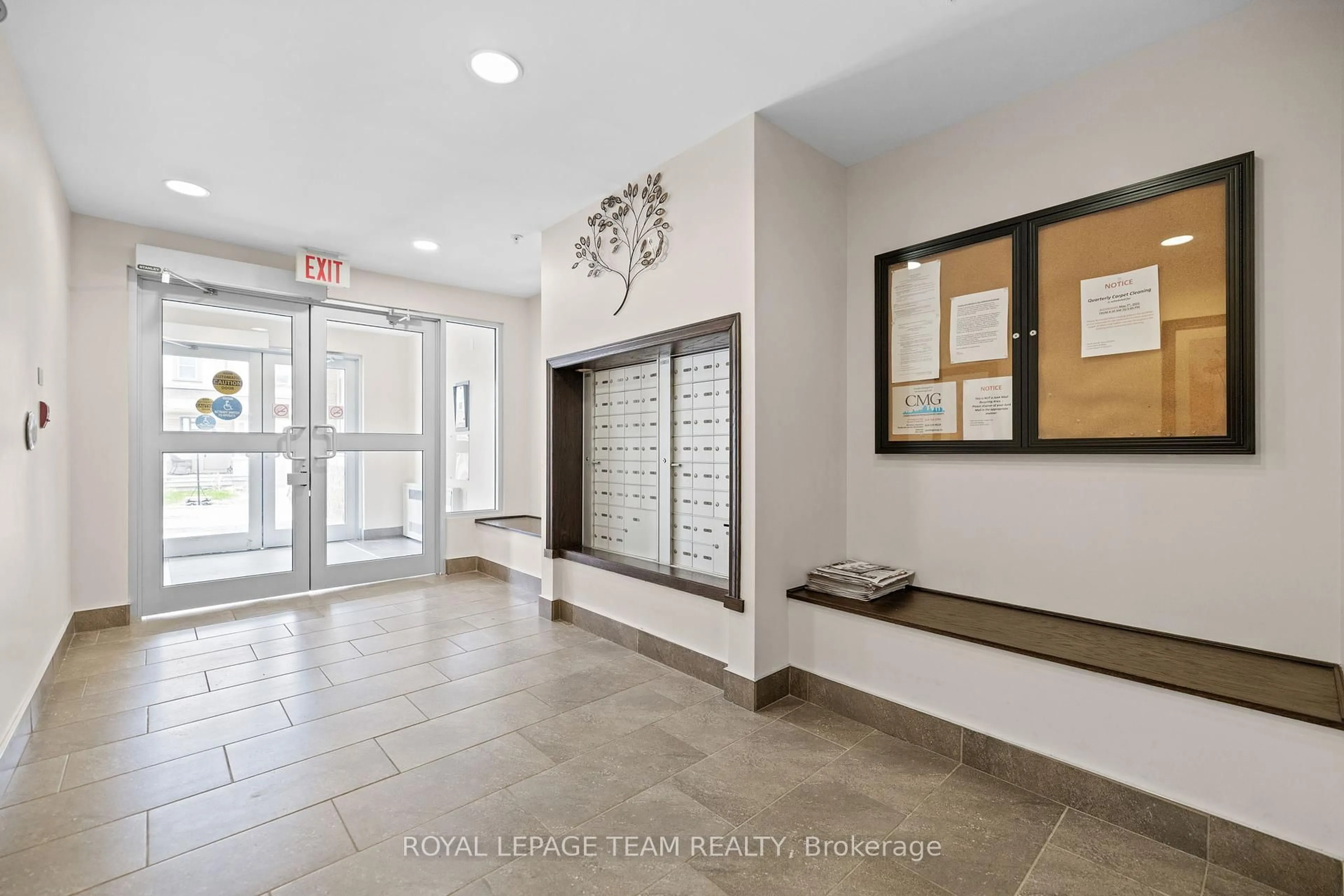Indoor foyer for 141 Potts Private #301, Ottawa Ontario K4A 0X9