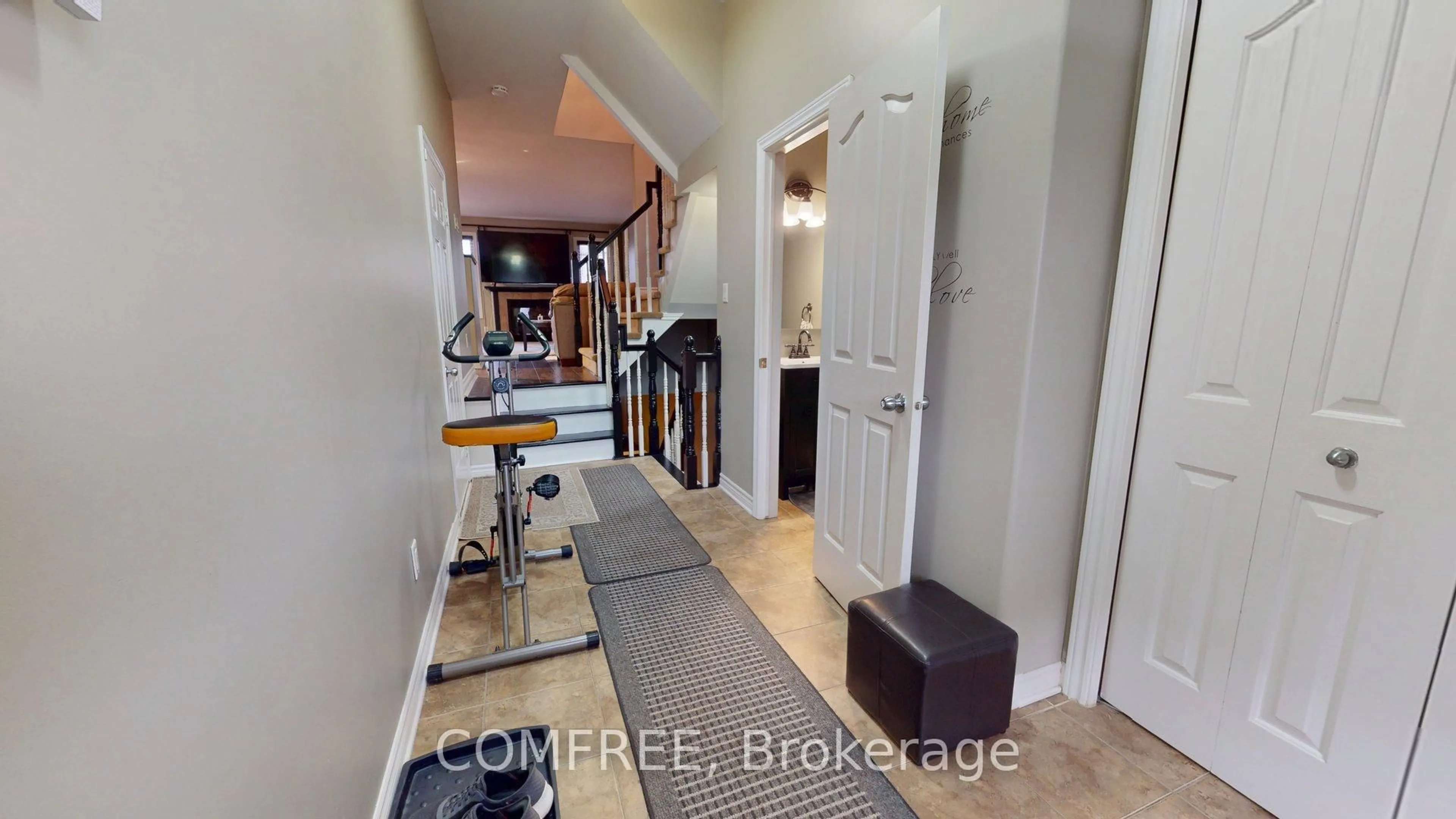 Indoor entryway for 962 Linaria Walk, Ottawa Ontario K4A 0H9