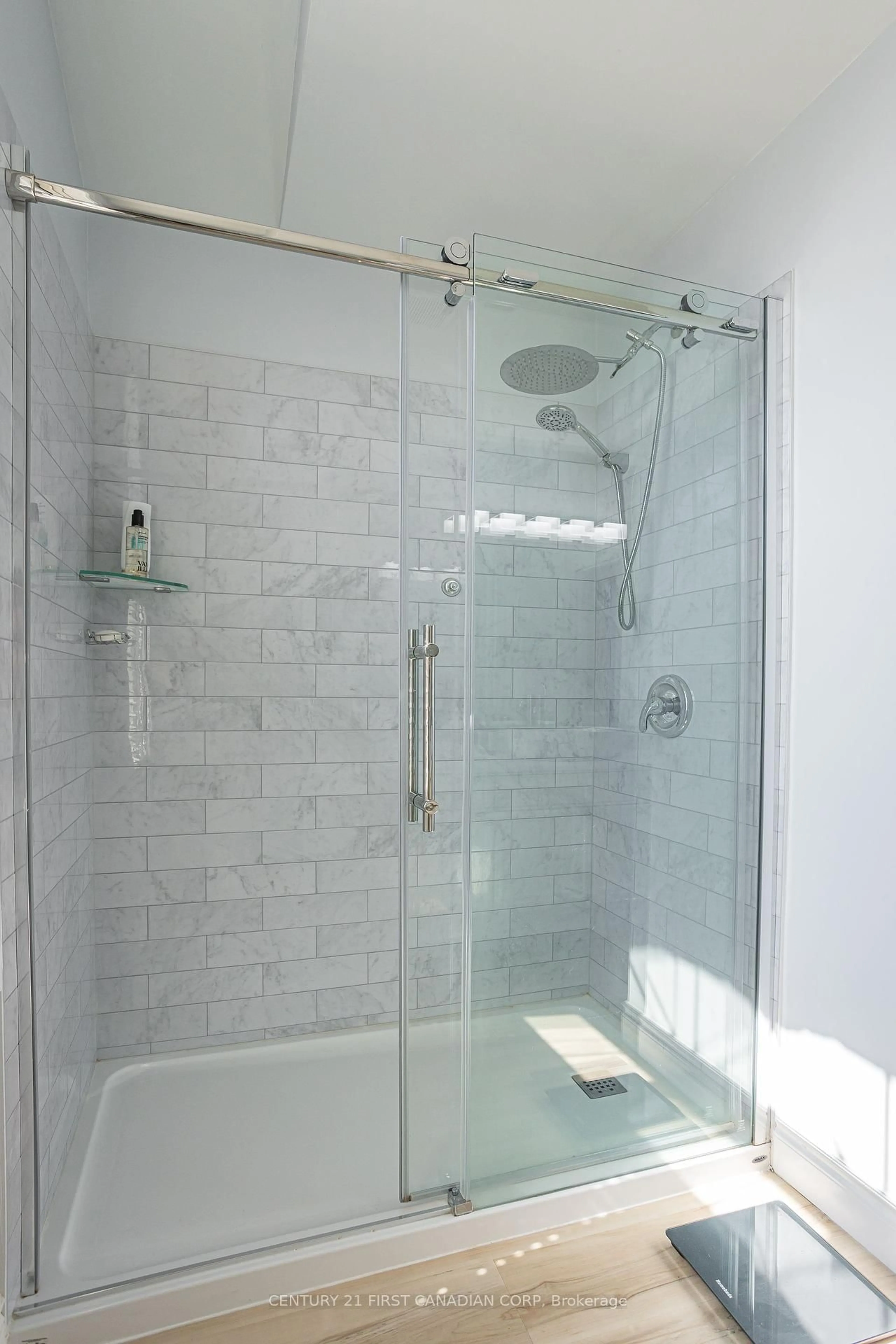 Contemporary bathroom, ceramic/tile floor for 406 Brookhaven Pl, London East Ontario N5Y 5N5