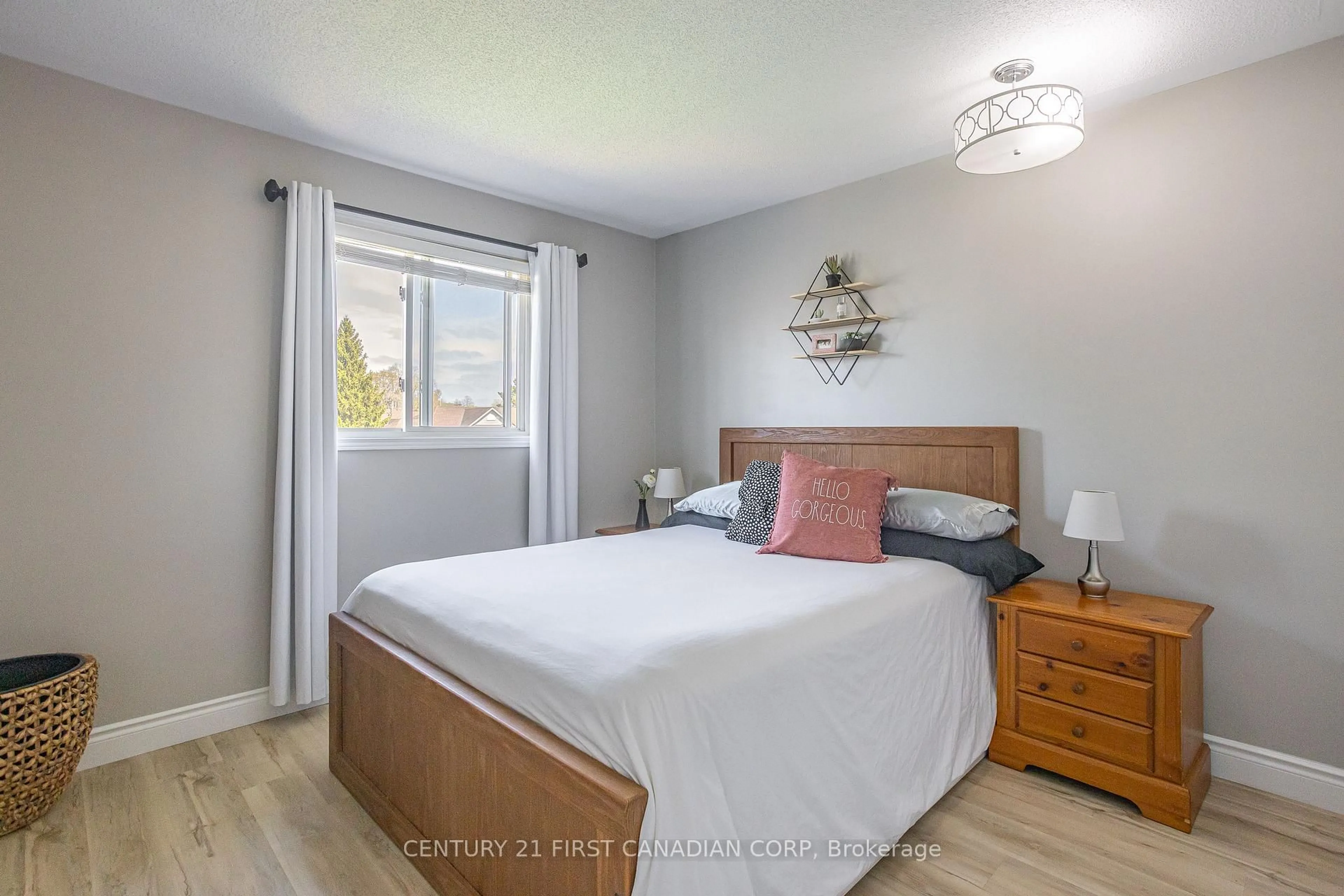 Bedroom with bed, wood/laminate floor for 406 Brookhaven Pl, London East Ontario N5Y 5N5