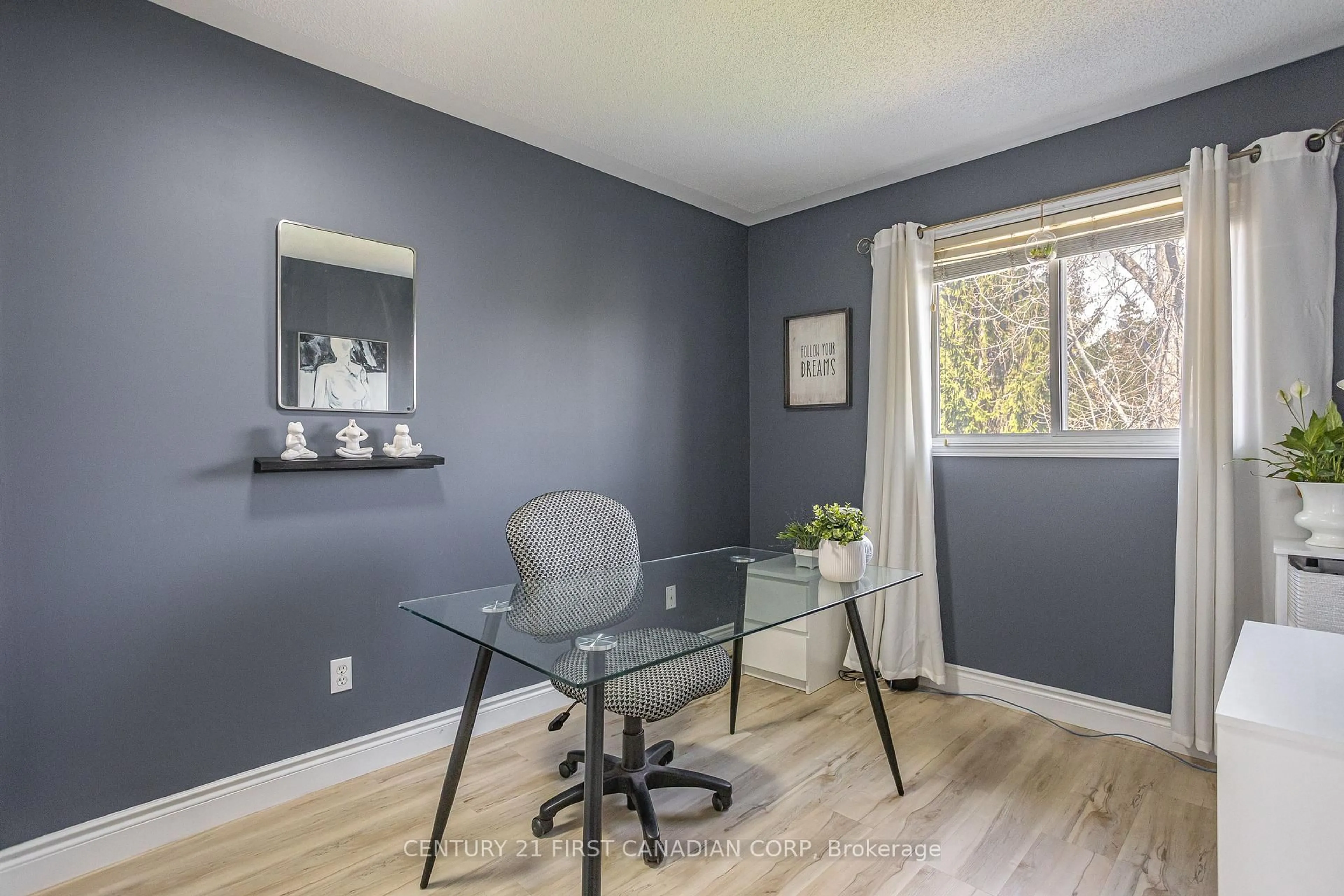 A pic of a room for 406 Brookhaven Pl, London East Ontario N5Y 5N5
